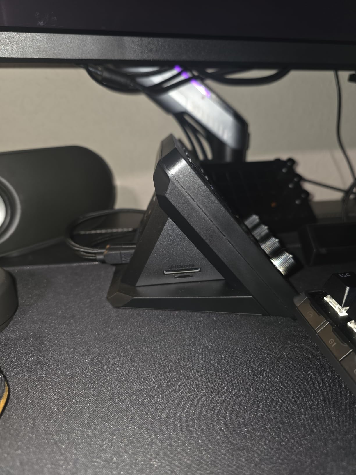 USB Hub - For Stream Deck +, 2 USB-C Ports/2 USB-A Ports, Power Delivery, SD/microSD Card Reader - USB-C, Mac/PC, Stream Deck and Power Supply Not Included customer photo 1