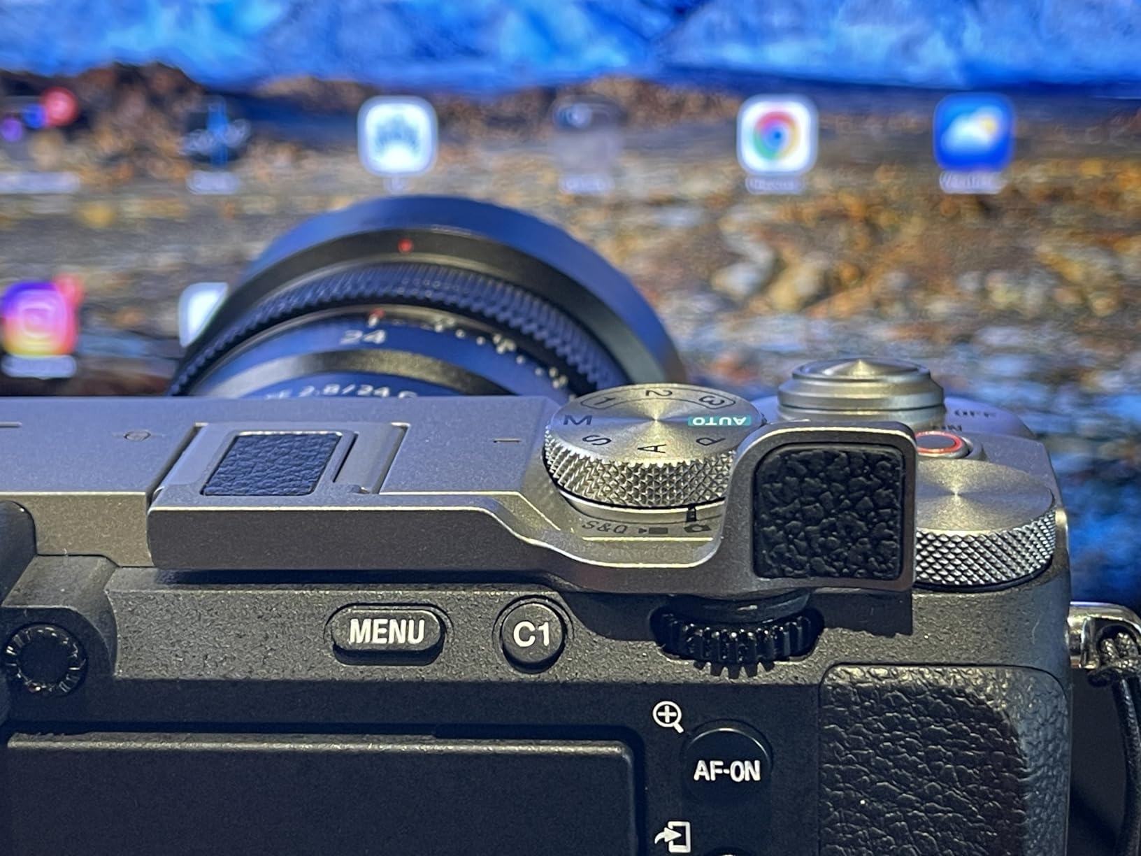 JJC Deluxe Metal Thumb Up Grip for Fuji Fujifilm X-T50 XT50 Mirrorless Camera, Hot Shoe Thumb Rest Support Grip for Stable and Safe Hand Hold, Not Affect The Use of Camera Buttons, Silver Color customer photo 1