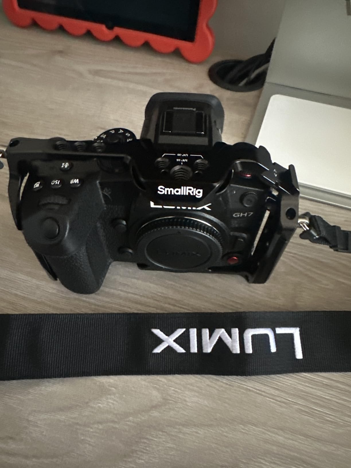 SmallRig Quick Release Cage for Panasonic LUMIX GH7 / GH6, Camera Cage with Patented HawkLock Style Cold Shoe/NATO Rail/Quick Release Plate for Arca - 4824 customer photo 1