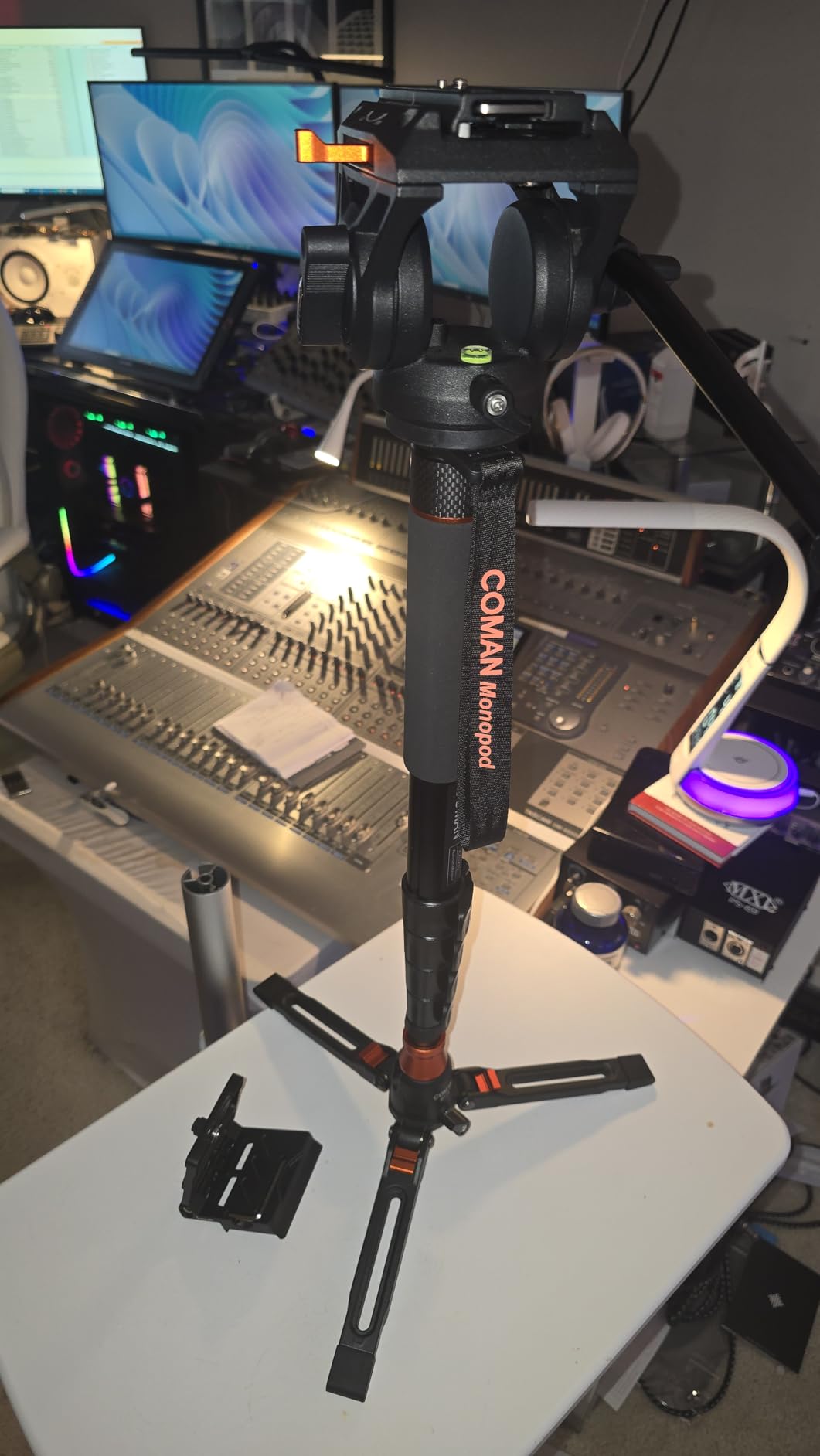 Professional Camera Monopod with Feet, 73.2 inch Aluminum Portable Travel Video Monopod with Removable Tripod Stand Base, Max Load 22 Lbs, New Q6 Fluid Head for DJI RS4 Manfrotto, KX3232Q6 customer photo 2