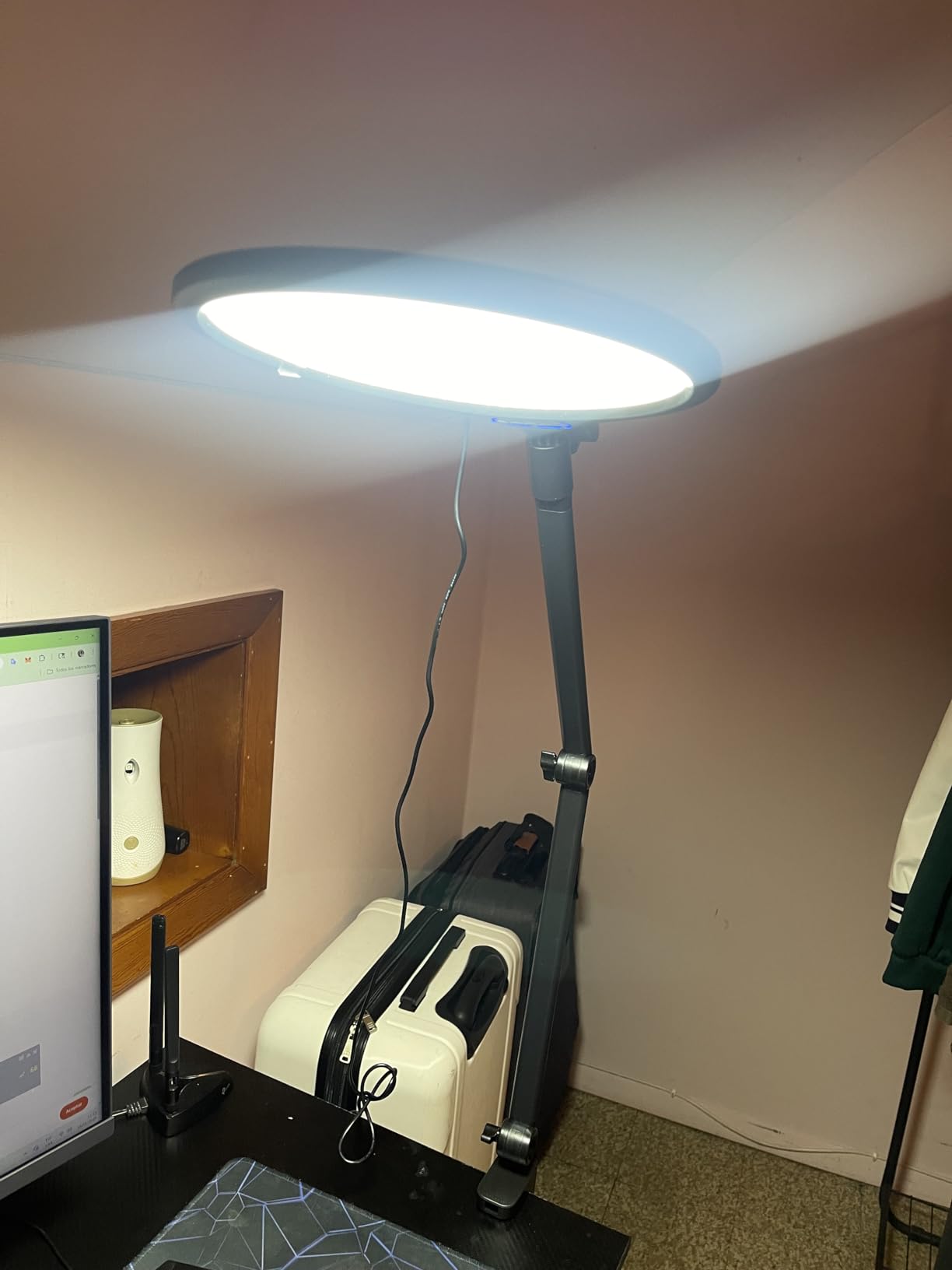 UBeesize 10in Key Light for Streaming, Desk Ring Light with Adjustable Arm, Zoom Lighting for Home Office, Gaming, Podcast, Video Calls, and Recording customer photo 1