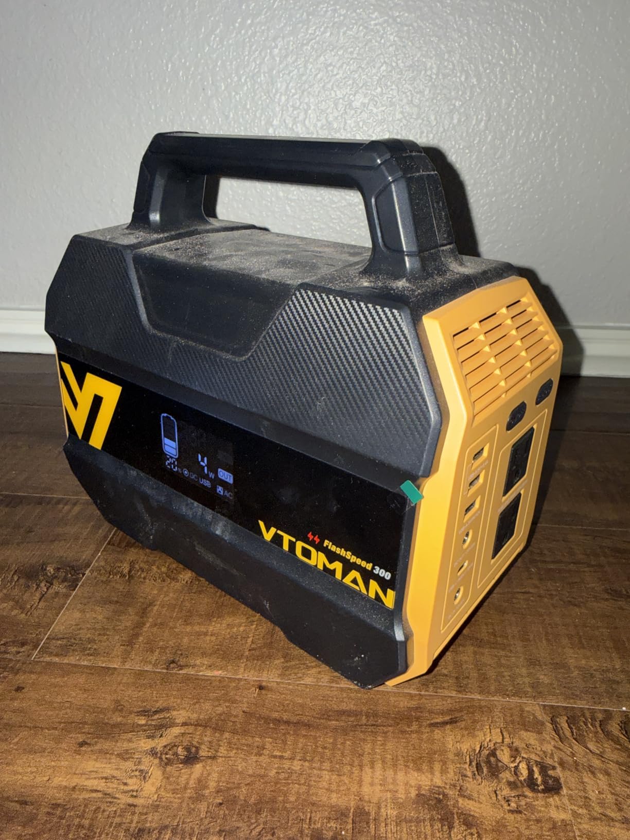 VTOMAN FlashSpeed 300 Portable Power Station, 300W 230Wh LiFePO4 Battery with 3000 Life Cycles, 100W PD USB-C Fast Charge, 6 Outputs for Outdoor Camping, Home Backup, RV, Off-Grid customer photo 1