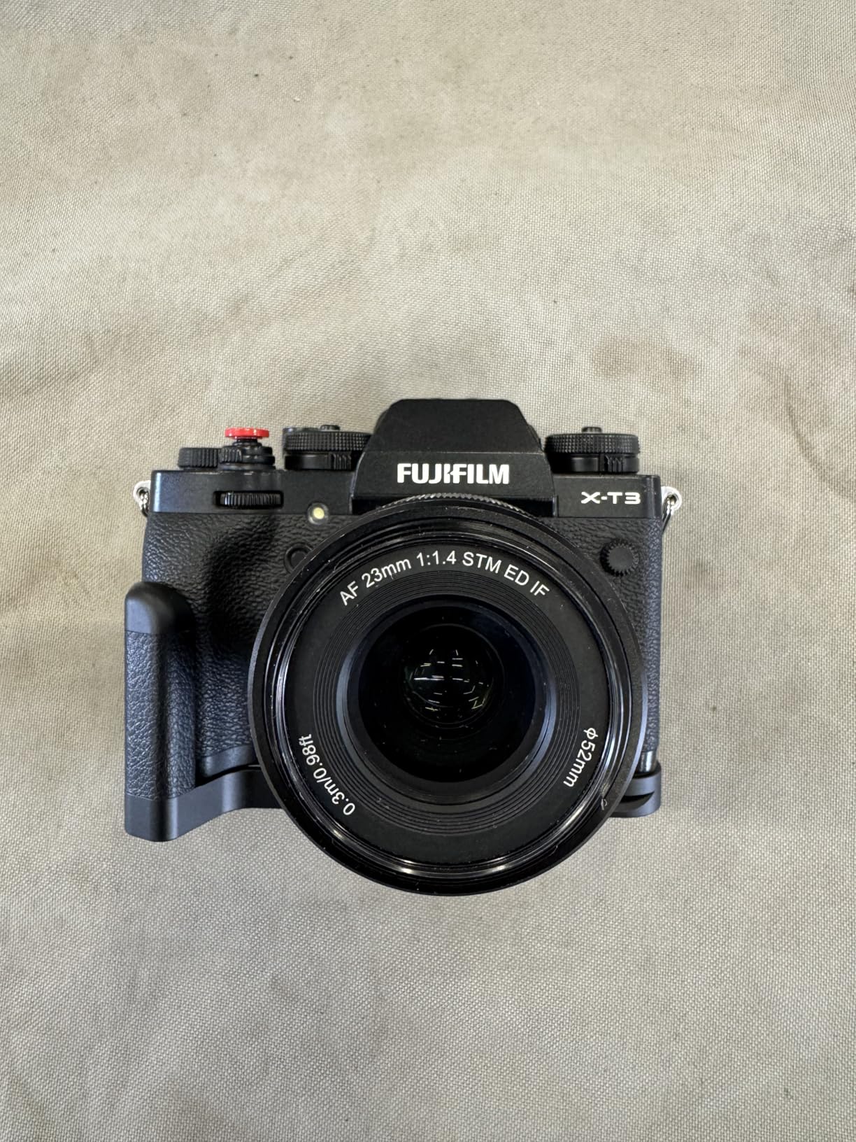 X-T50 Handgrip,L-Shape Bracket Handle for Fujifilm X-T50 XT50 Camera with Built-in Arca Quick Release Plate & Battery Compartment Opening,X-T50 Hand Grip Holder Anti-Slip Pads Design - Black customer photo 1