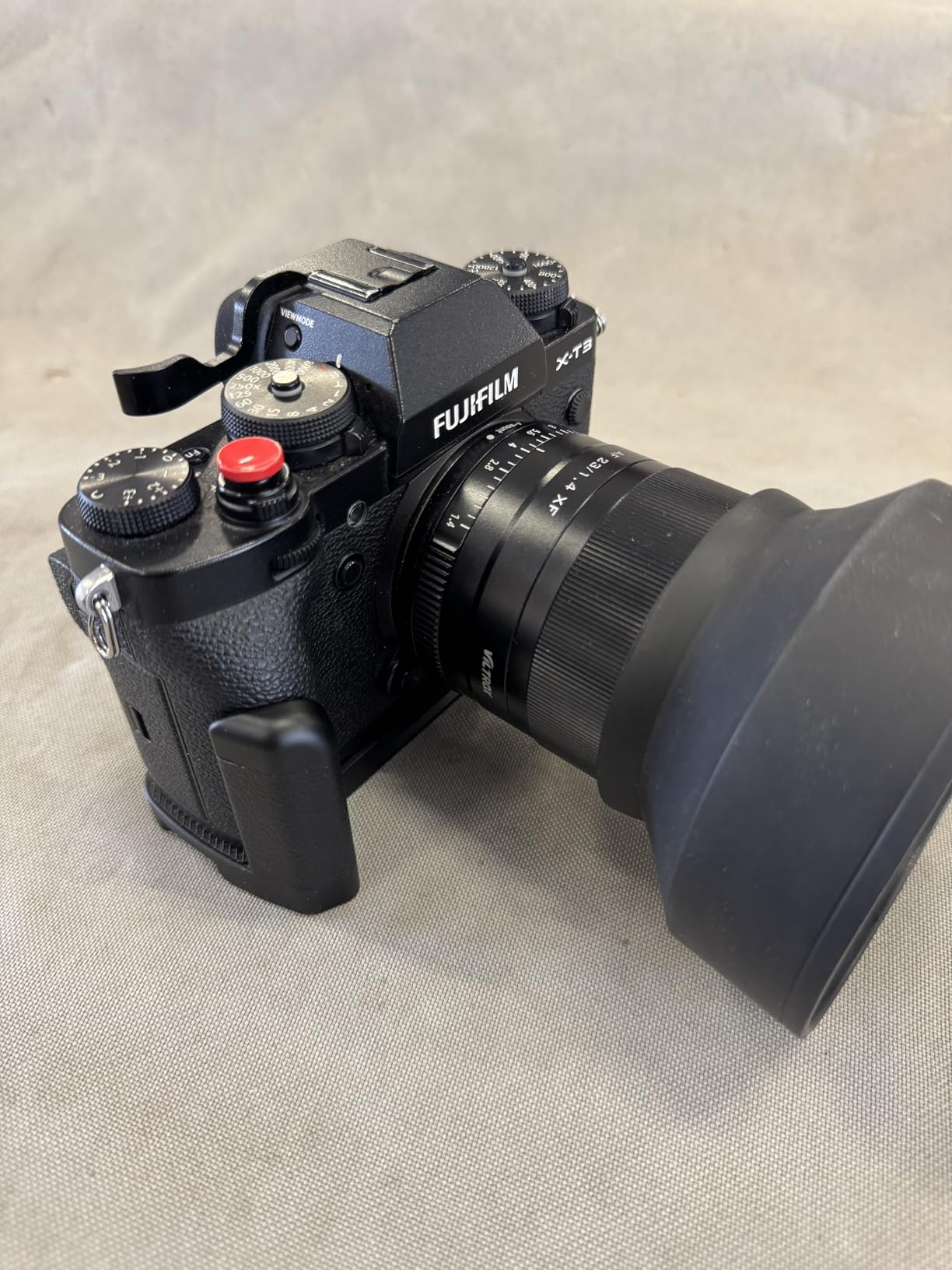 X-T50 Handgrip,L-Shape Bracket Handle for Fujifilm X-T50 XT50 Camera with Built-in Arca Quick Release Plate & Battery Compartment Opening,X-T50 Hand Grip Holder Anti-Slip Pads Design - Black customer photo 2