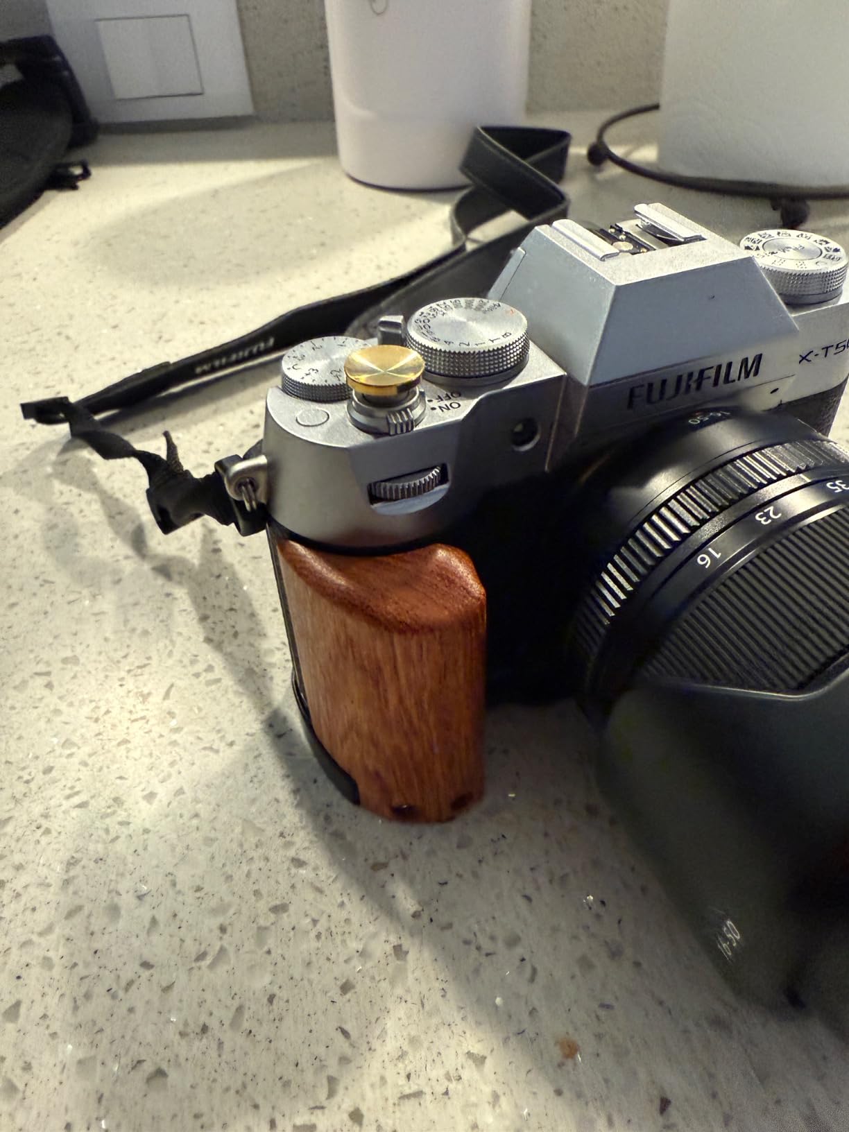 LEFTFOTO X-T50 Retro Handgrip L-Shape Bracket Handle with Wooden Grip for Fujifilm X-T50 Camera, with Built-in Bottom Arca Quick Release Plate, with Shutter Button, Black customer photo 1