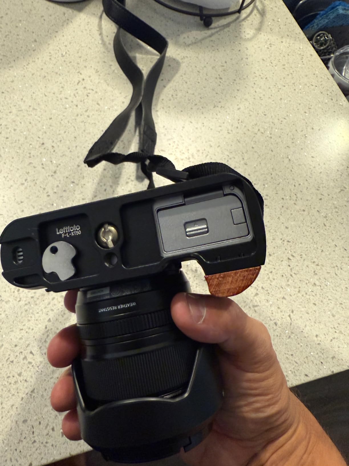 LEFTFOTO X-T50 Retro Handgrip L-Shape Bracket Handle with Wooden Grip for Fujifilm X-T50 Camera, with Built-in Bottom Arca Quick Release Plate, with Shutter Button, Black customer photo 2