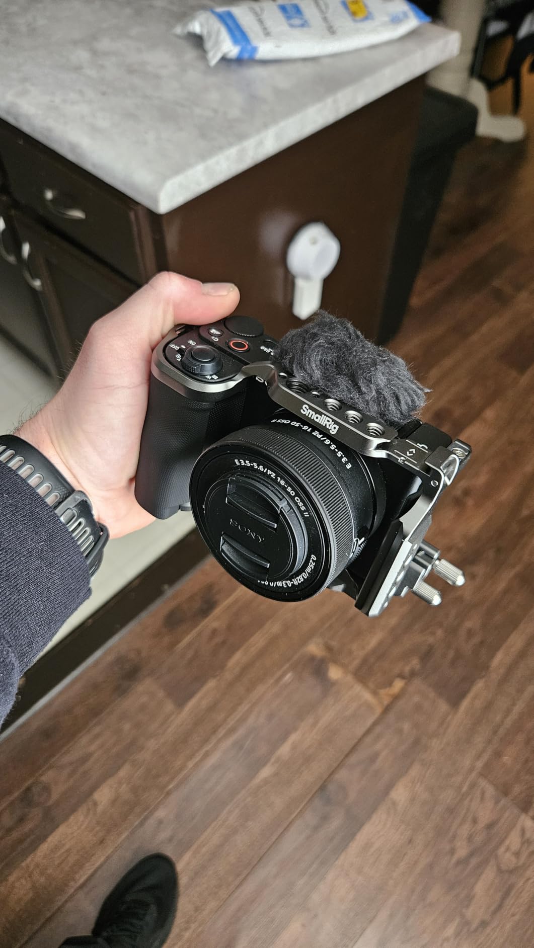 SmallRig ZV-E10 II Cage Kit for Sony ZV-E10 II with Cable Clamp for HDMI, Built-in Quick Release Plate for Arca, Cold Shoe and 3/8''-16 Threaded Holes, Full Access - 4867 customer photo 1
