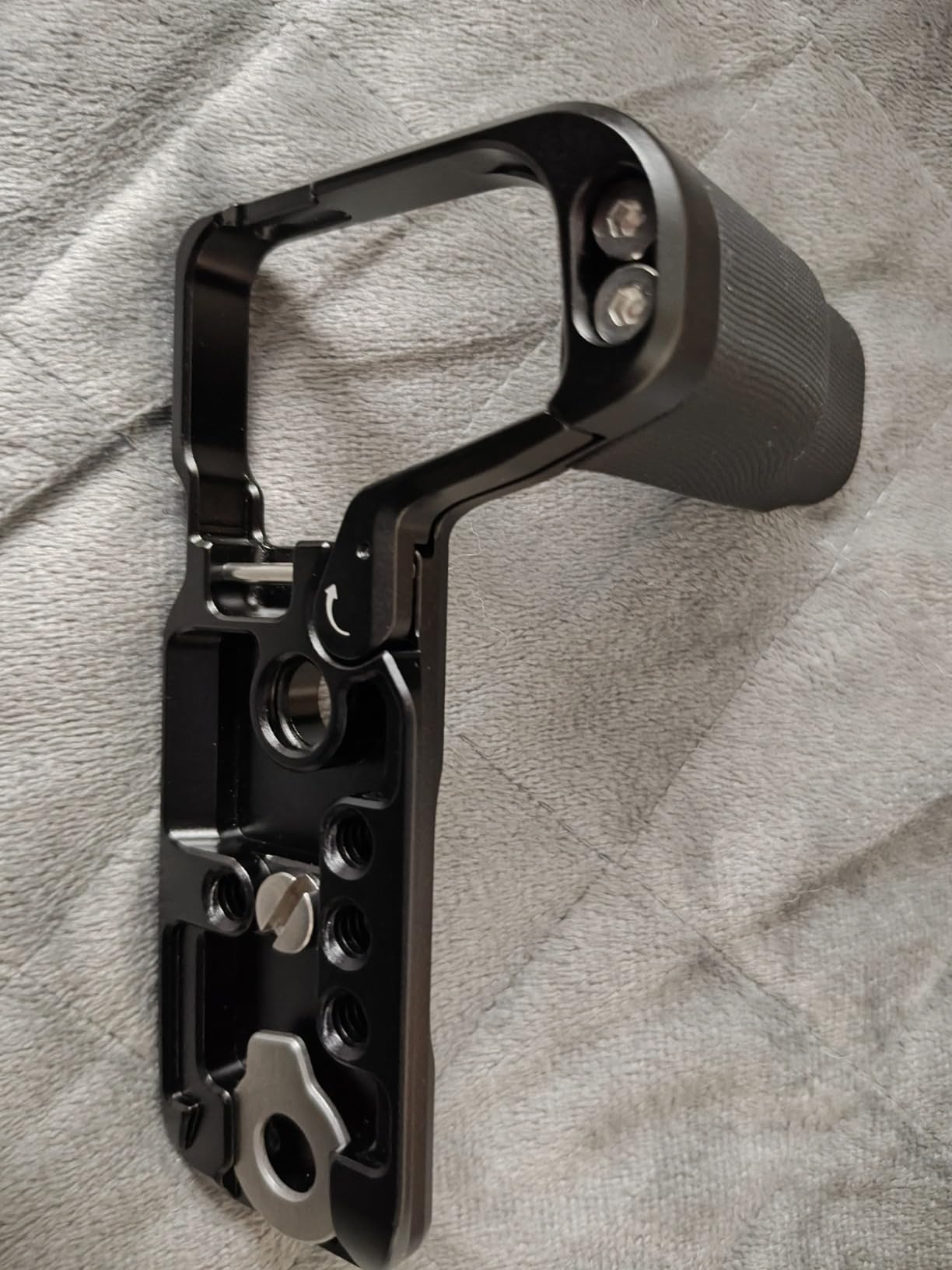 SmallRig ZV-E10 II L-Shape Plate with Wooden Handle, Handgrip for Sony ZV-E10 II, Built-in Quick Release Plate for Arca, 1/4