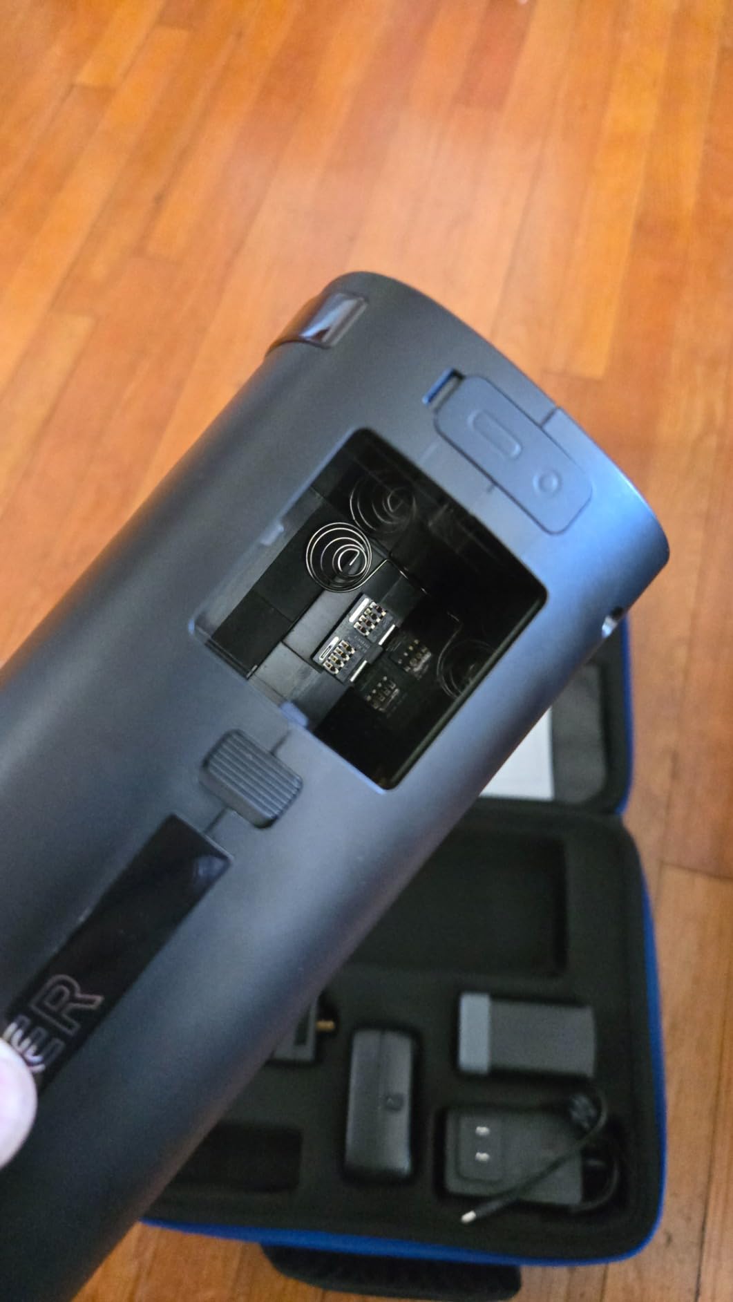 NEEWER Q200 200Ws 2.4G TTL Outdoor Studio Flash Strobe with App Control,1/8000 HSS, 3200mAh Battery Powered Photography Monolight Speedlite 10W Modeling Lamp/750 Full Power Flash/0.01~1.5s Recycle customer photo 2