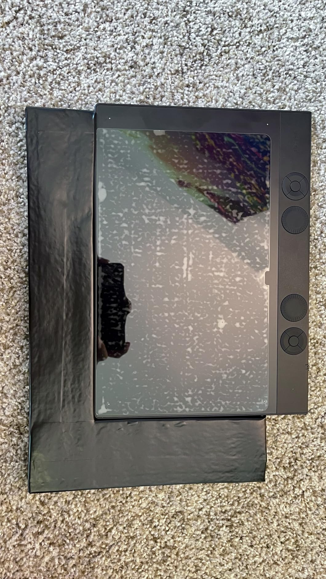 Intuos Pro Medium Bluetooth Professional Graphic Drawing Tablet with Pro Pen 3, Compatible with Mac, Windows - 2025 Edition customer photo 2