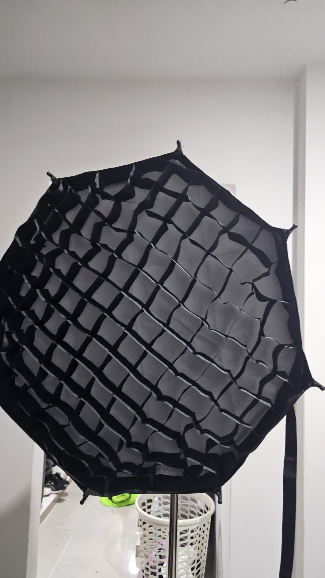 NEEWER 35.4'' Octagonal Softbox, Quick Release Parabolic Soft Box with Bowens Mount, Diffusers, Grid, Bag Compatible with Aputure 120d Compatible with Godox SL60w NEEWER Q4 AS600B CB300B Q300, NS92P customer photo 1