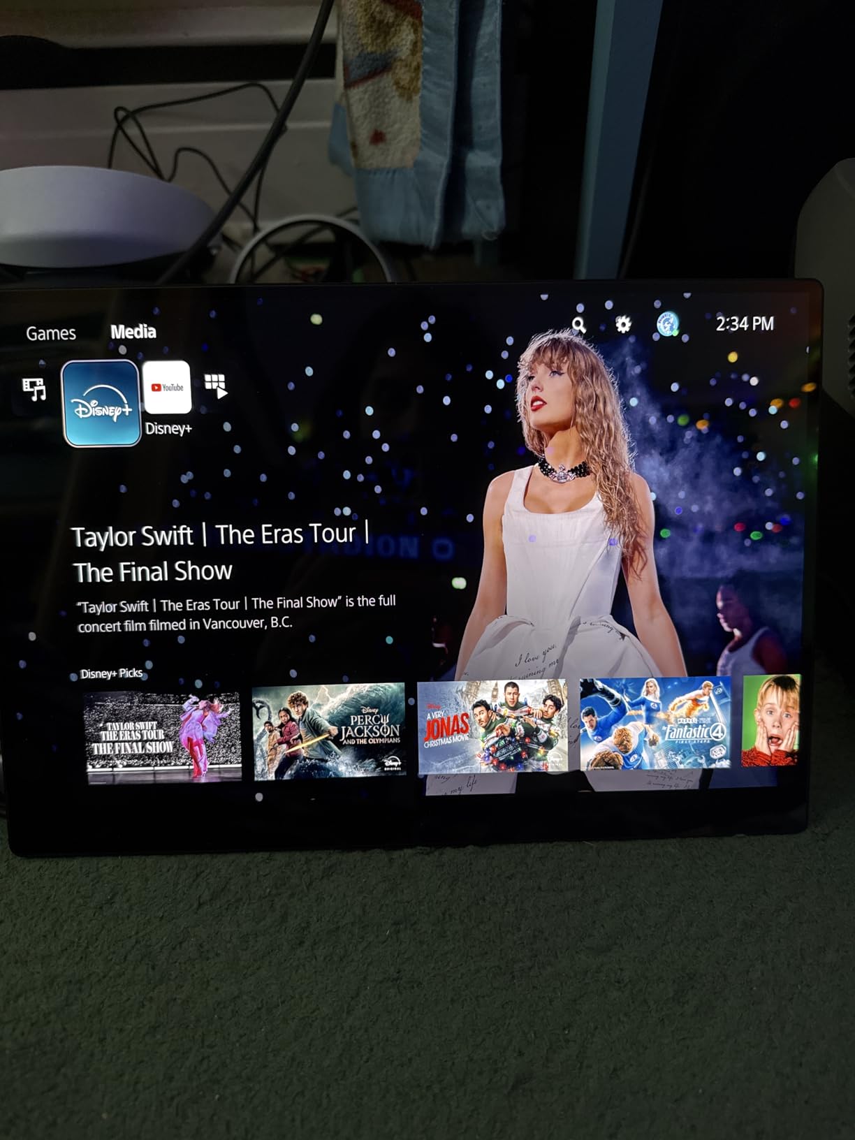 InnoView 14 Inch OLED Portable Monitor 4k UHD 3840x2400 Portable Monitor 100% DCI-P3 | 100000:1Contrast | Built-in Speakers, Travel Monitors for Laptop PC MAC Phone PS4 Xbox Switch customer photo 1