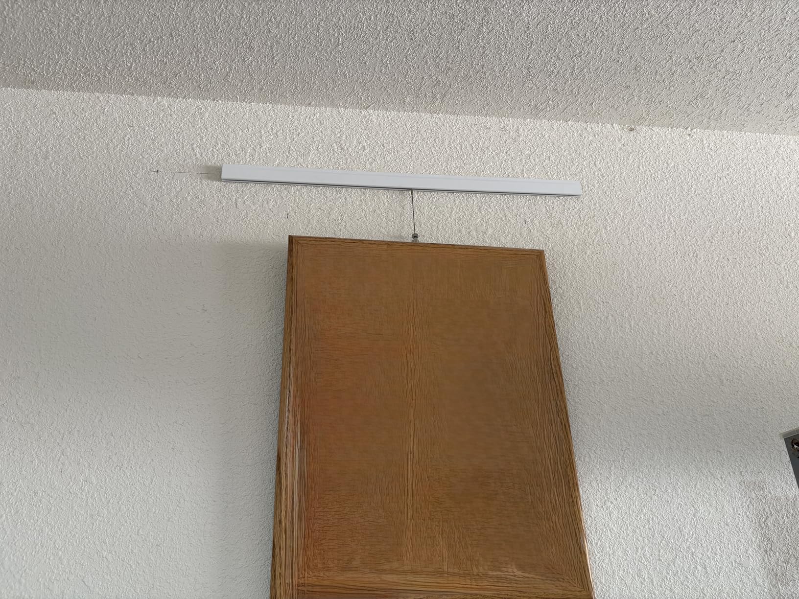 Picture Rail Hanging System- Innovative Art Hanging Rail System Including 4 Pcs 24