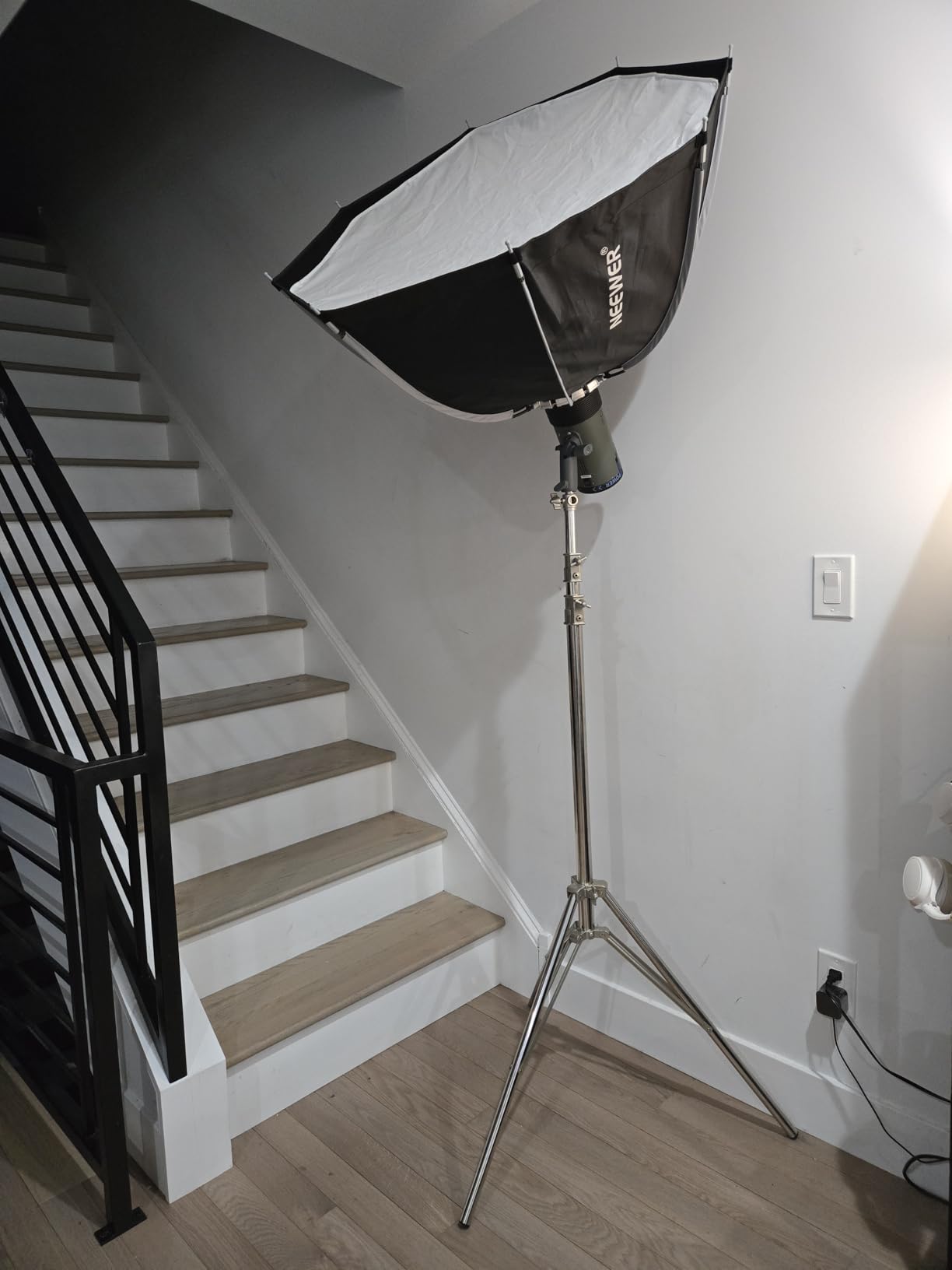 9.2 FT Stainless Steel Photography Stand, Heavy Duty Tripod With 1/4 to 3/8 Screw Adapter for Strobe, LED Video Light, Ring Light, Monolight, Softbox customer photo 1