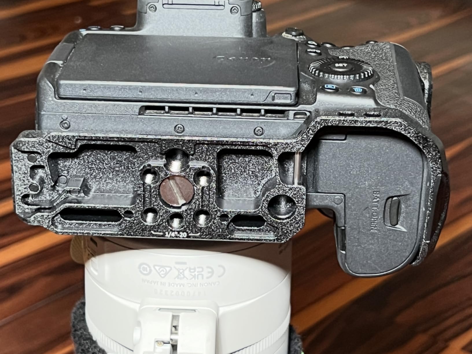 SmallRig Black Mamba Camera Cage for Canon R5 Mark II, Aluminum Alloy Camera Rig with Cold Shoe, 1/4''-20 & 3/8''-16 Threaded Holes, Built-in Quick Release Plate for Arca-Type - 4975 customer photo 2