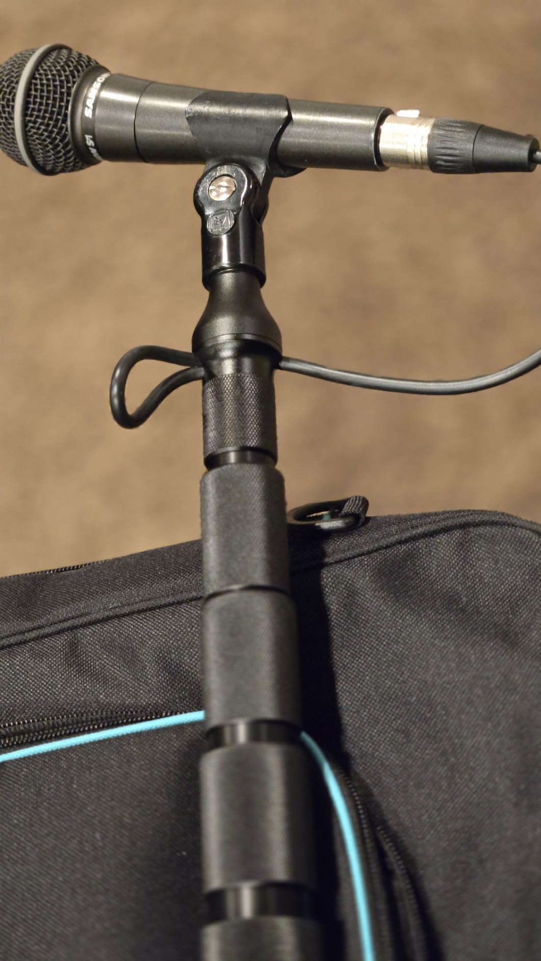 Movo CMP-17C Professional 9.8' Aluminum Boom Pole for Shotgun Microphones with Internal XLR Cable - Compatible with Rode NTG Series, Sennheiser MKE600, Audio-Technica AT875R & More customer photo 1
