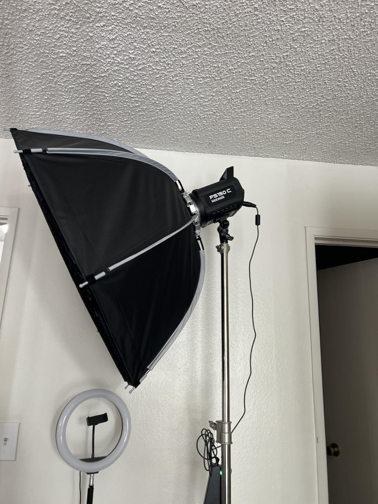 NEEWER 130W RGB LED Video Light APP/2.4G Control 17 Effects, 2500-7500K 19800lux/1m COB Continuous Lighting Output with CRI97/TLCI98 4 Dimming Curves, Bowens Mount Spotlight for Studio Shoots, FS150C customer photo 2