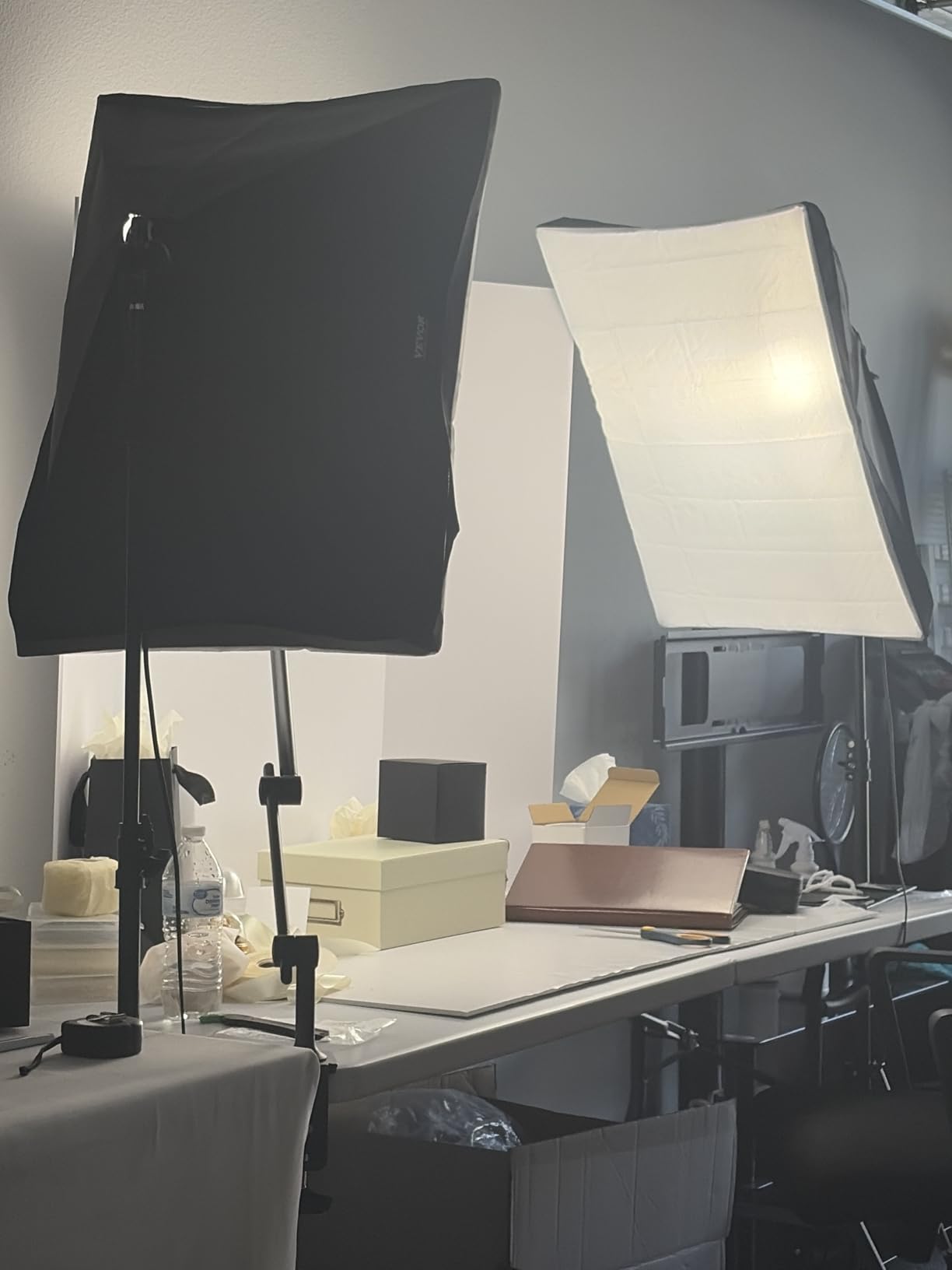 VEVOR Parabolic Softbox, 33 in / 850 mm, Quick Release and Quick Fold, Lightweight and Portable, Universal Bowens Mount, 4 Lighting Effects, Fits for Professionoal Photography, Daily Filming customer photo 1