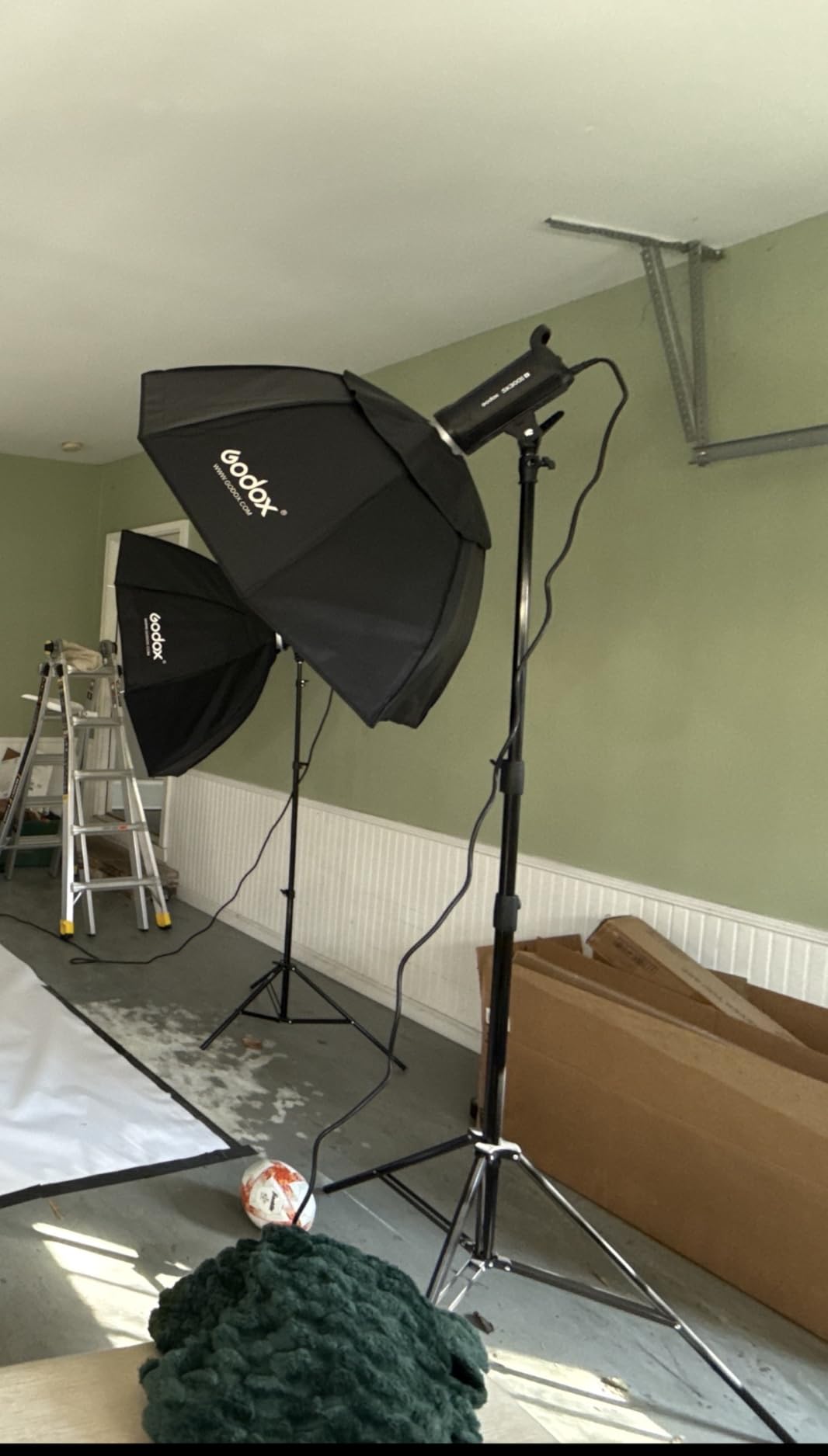 Godox Light Stand 112in/9.3' Photography Light Stand Heavy Duty with 1/4 to 3/8 Universal Screw Carry Bag Portable for Photography Studio Portrait Shooting customer photo 1