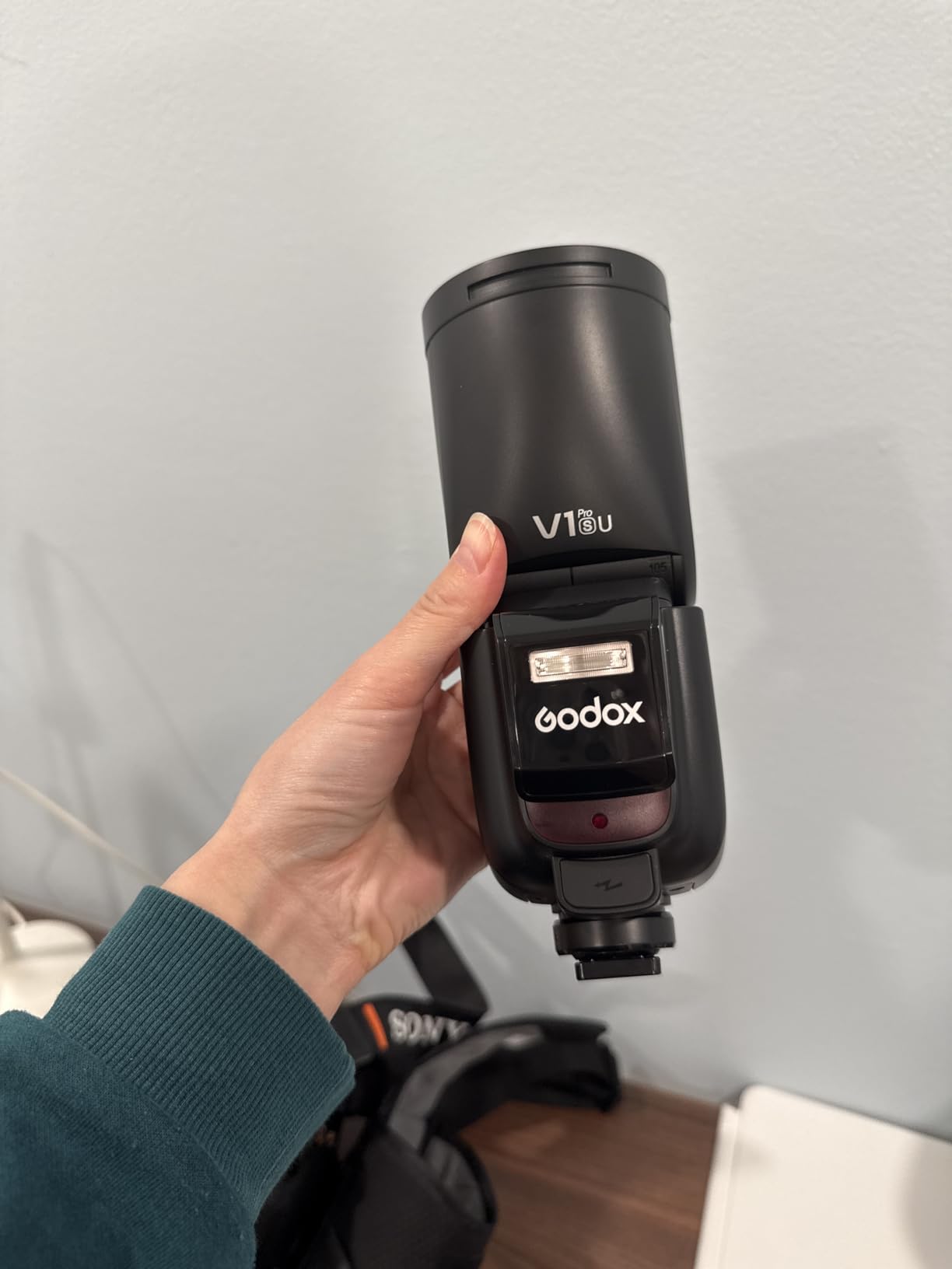 V1Pro-C USA Version Flash for Canon, V1Pro-CU Camera Flash Speedlite with Detachable Sub Flash, USB-C Charge Battery, LED Modeling Light, 2.4G X Wireless 1/8000s HSS TTL Flash Speedlight customer photo 1