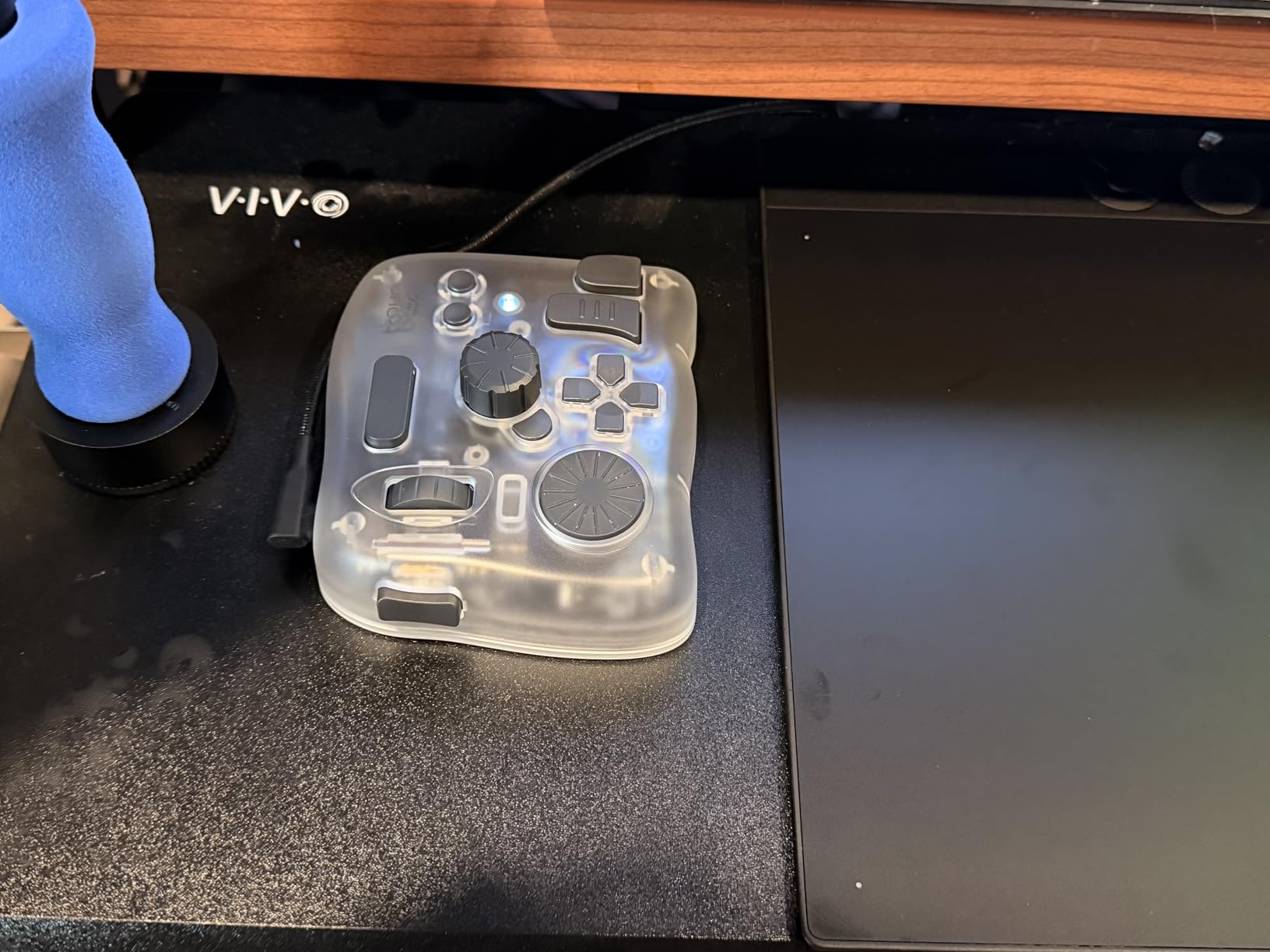 TOUR BOX Elite Plus All-in-Creative Controller, Bluetooth Keyboard for Photo & Video Editing, Color Grading, Illustration, Works with Procreate, Adobe & Davinci, Cable Bag Included (Ice Translucent) customer photo 1