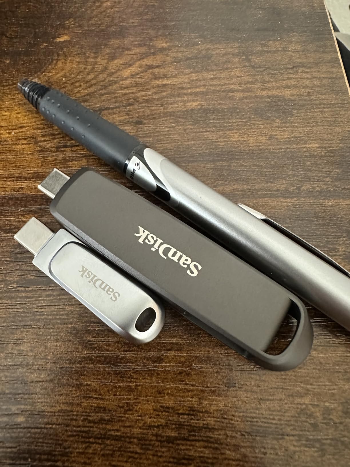 SanDisk 1TB Extreme PRO Dual Drive - Up to 1,000MB/s, USB Type-C, and USB Type-A, High-Performance Flash Drive - SDDDE1-1T00-G46 customer photo 2
