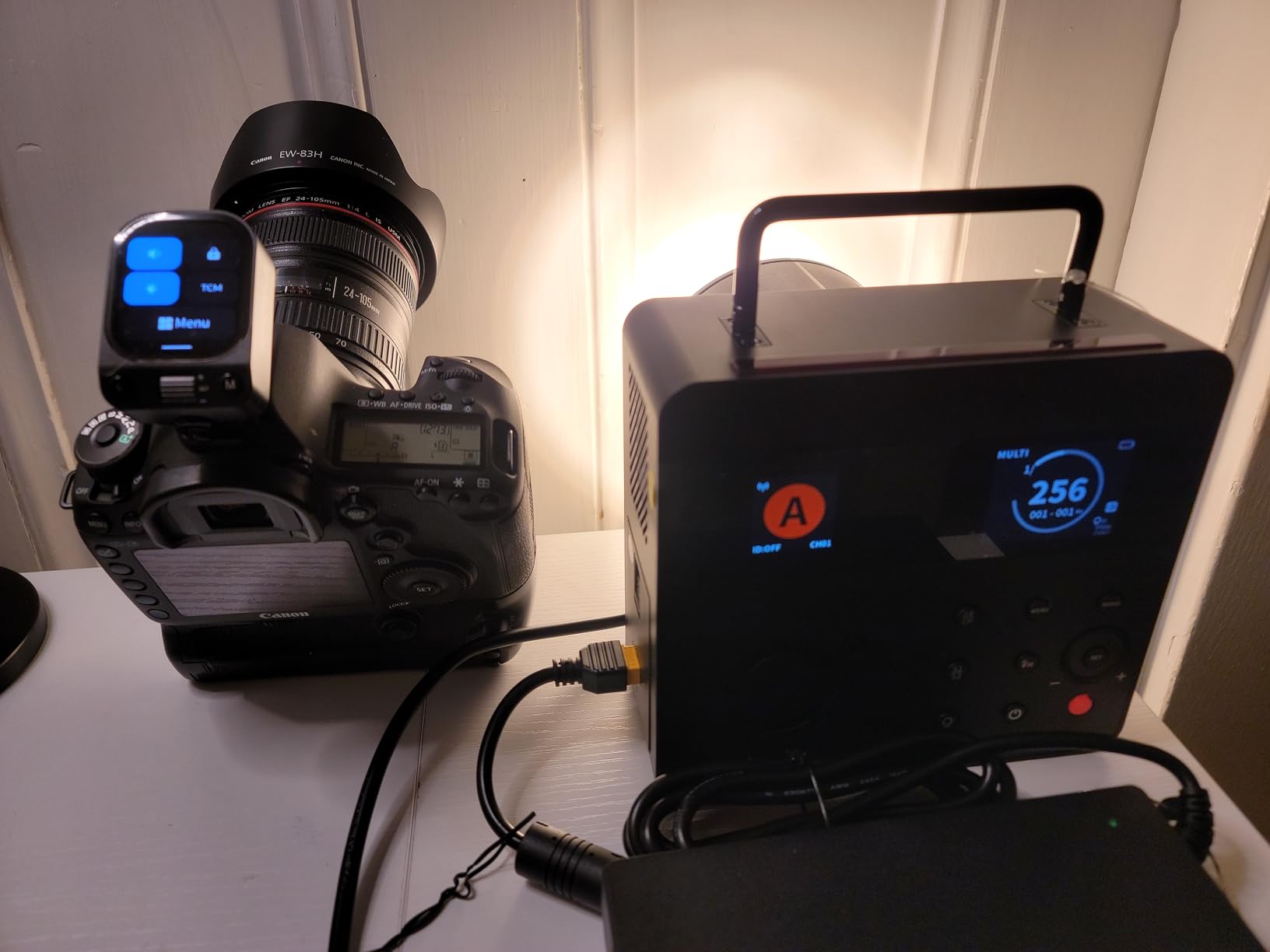 NEEWER Q6 600Ws 2.4G TTL Outdoor Studio Flash with App Control, 1/1 to 1/512, 1/8000 HSS 3000mAh Battery Strobe Light Photography, 30W Bi Color LED Modeling Lamp/400 Full Power Flash/0.01-0.9s Recycle customer photo 2