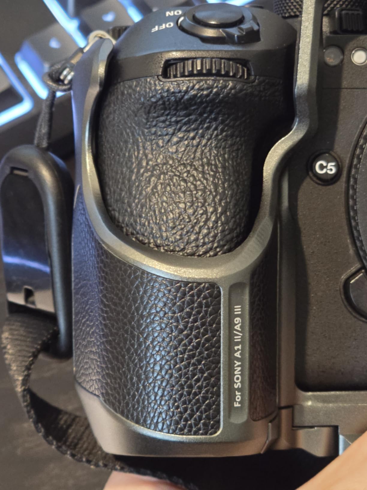 SmallRig HawkLock Quick Release Cage for Sony Alpha 1 II/Alpha 9 III, Multiple Installation Points, Built-in Quick Release Plate for Arca and HawkLock H21 NATO Rail customer photo 2