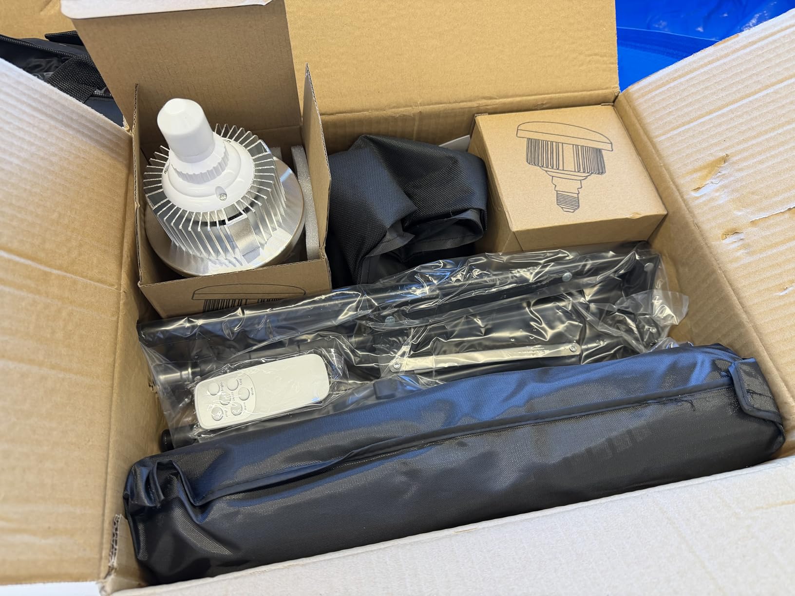 Torjim Softbox Photography Lighting Kit, 20'' x 20'' Professional Softbox Lighting Kit with 85W 3000-7500K LED Bulbs, Studio Lights for Photography/Video Recording/Live Streaming/Portraits Shooting customer photo 1