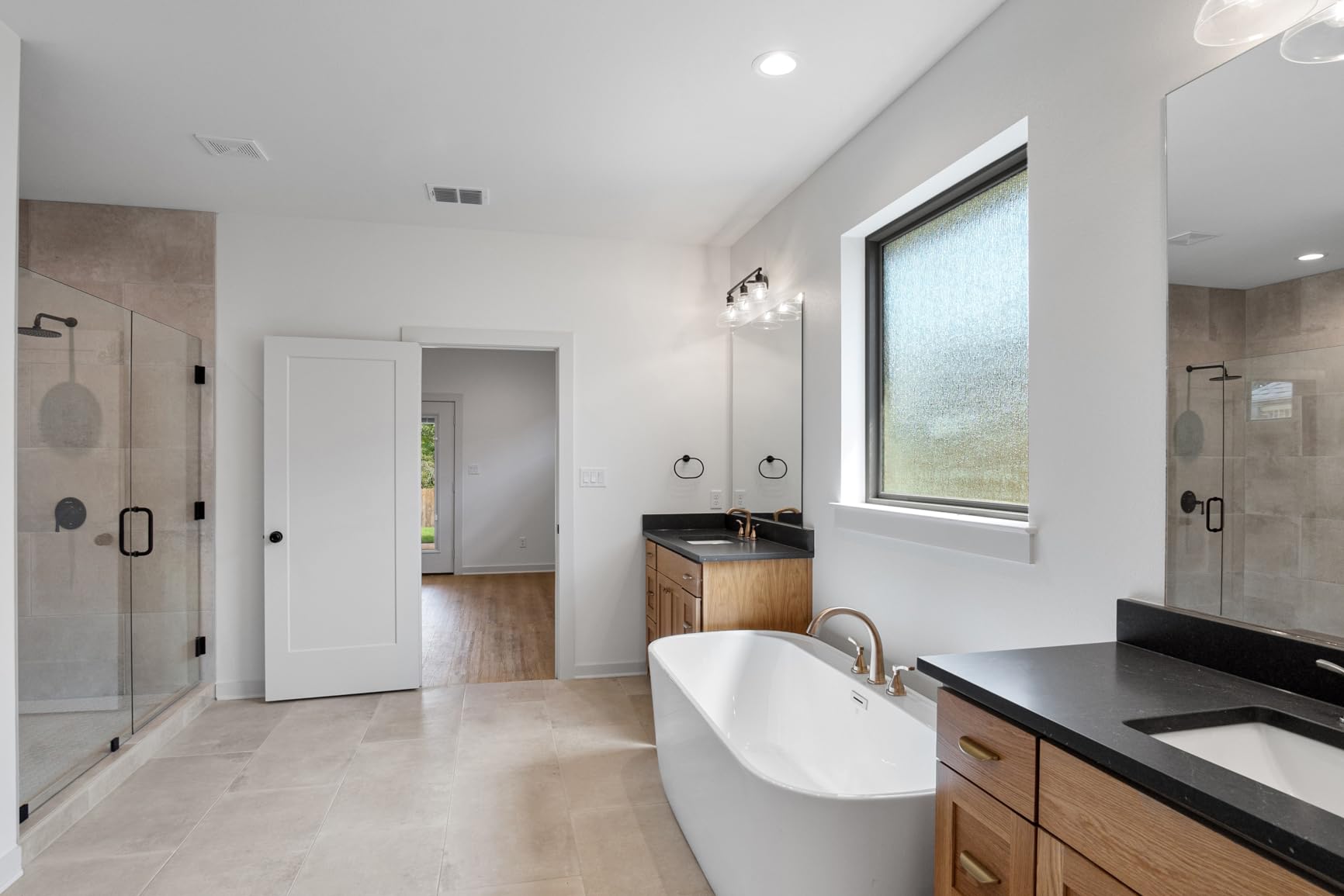 12mm F2.0 AF Ultra Wide Angle Lens for Canon RF-S Mount - Compact APS-C Prime, Fast F2 Aperture, Autofocus, Weather Sealed, Linear STM, 62mm Filter, Ideal for Travel, and Night Photography customer photo 1