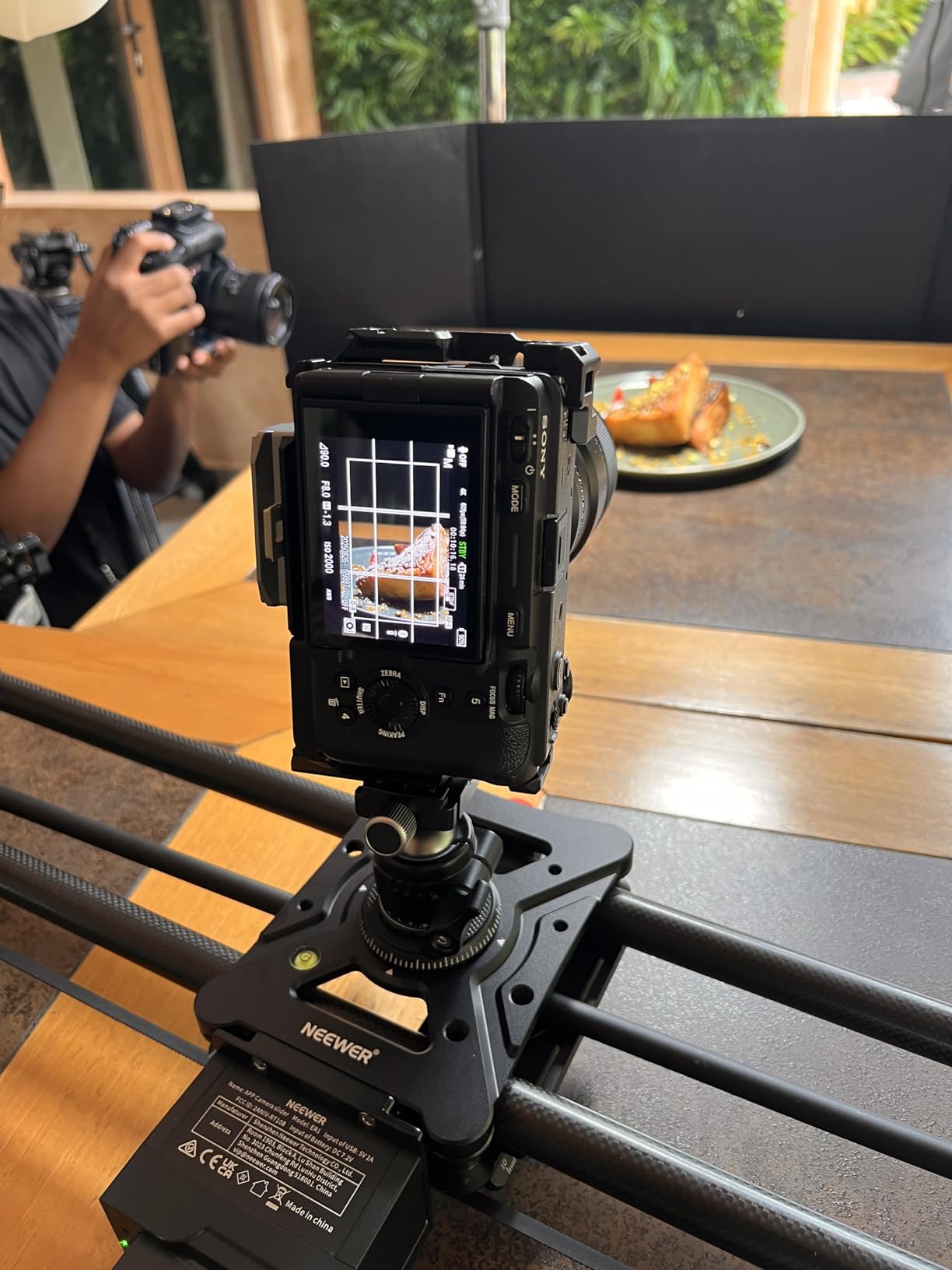 NEEWER 31.5 inch 80cm Motorized Camera Slider, App Wireless Control DSLR Carbon Fiber Dolly Rail Slider with 4400mAh F750 Battery customer photo 1