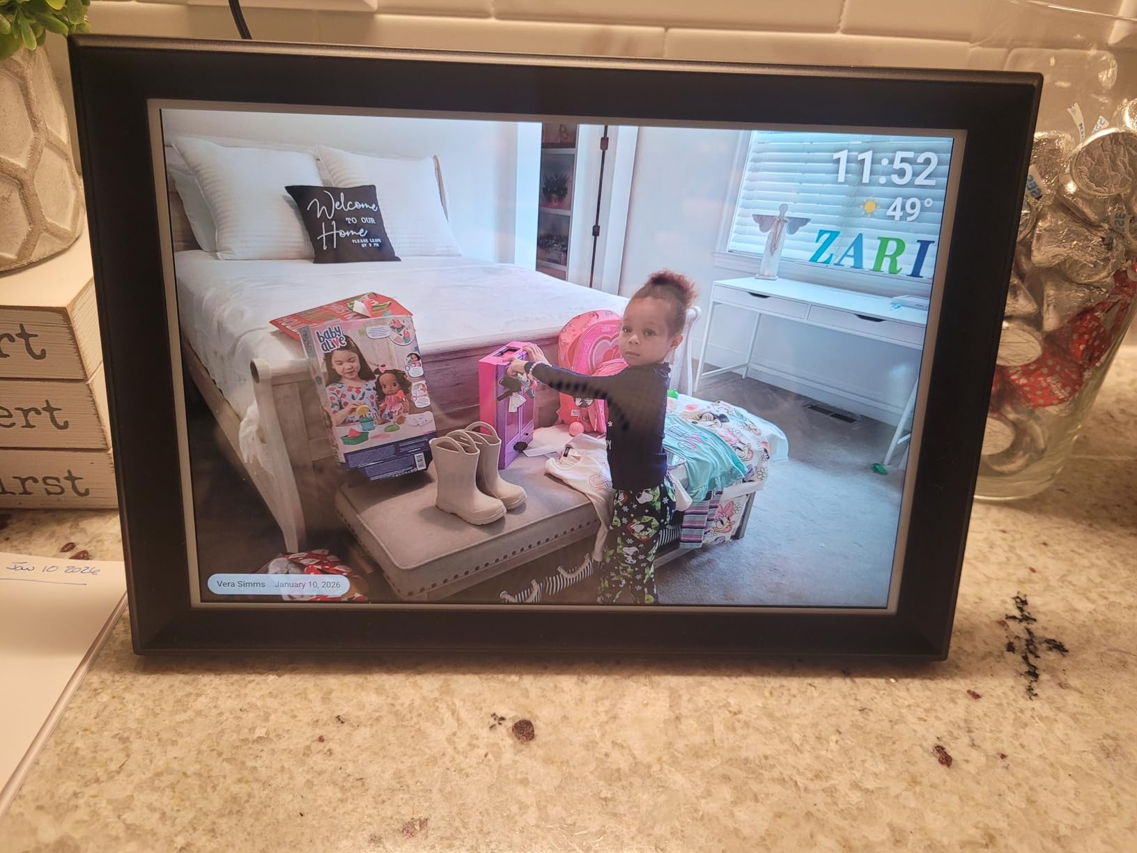 Digital Picture Frame, Frameo 15.6 inch Large Digital Photo Frame WiFi, 1920 * 1080 IPS FHD Touchscreen, 32GB Storage, Instant Share Photo Video, Gift for Mom customer photo 1