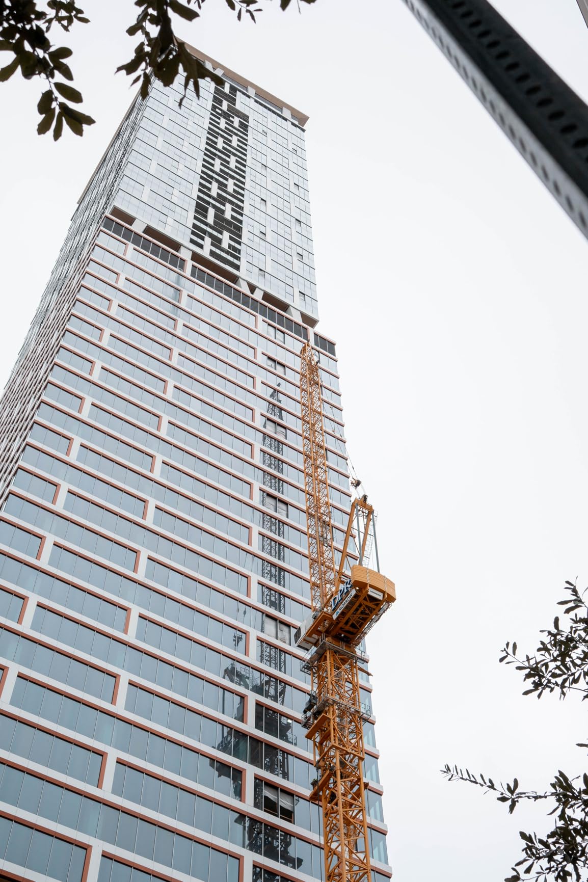 Canon PowerShot V1, Hybrid Camera, Built-in Ultra-Wide-Angle Zoom Lens, 4K Video, Vlogging, Live Streaming, Content Creation, Compact Design customer photo 1