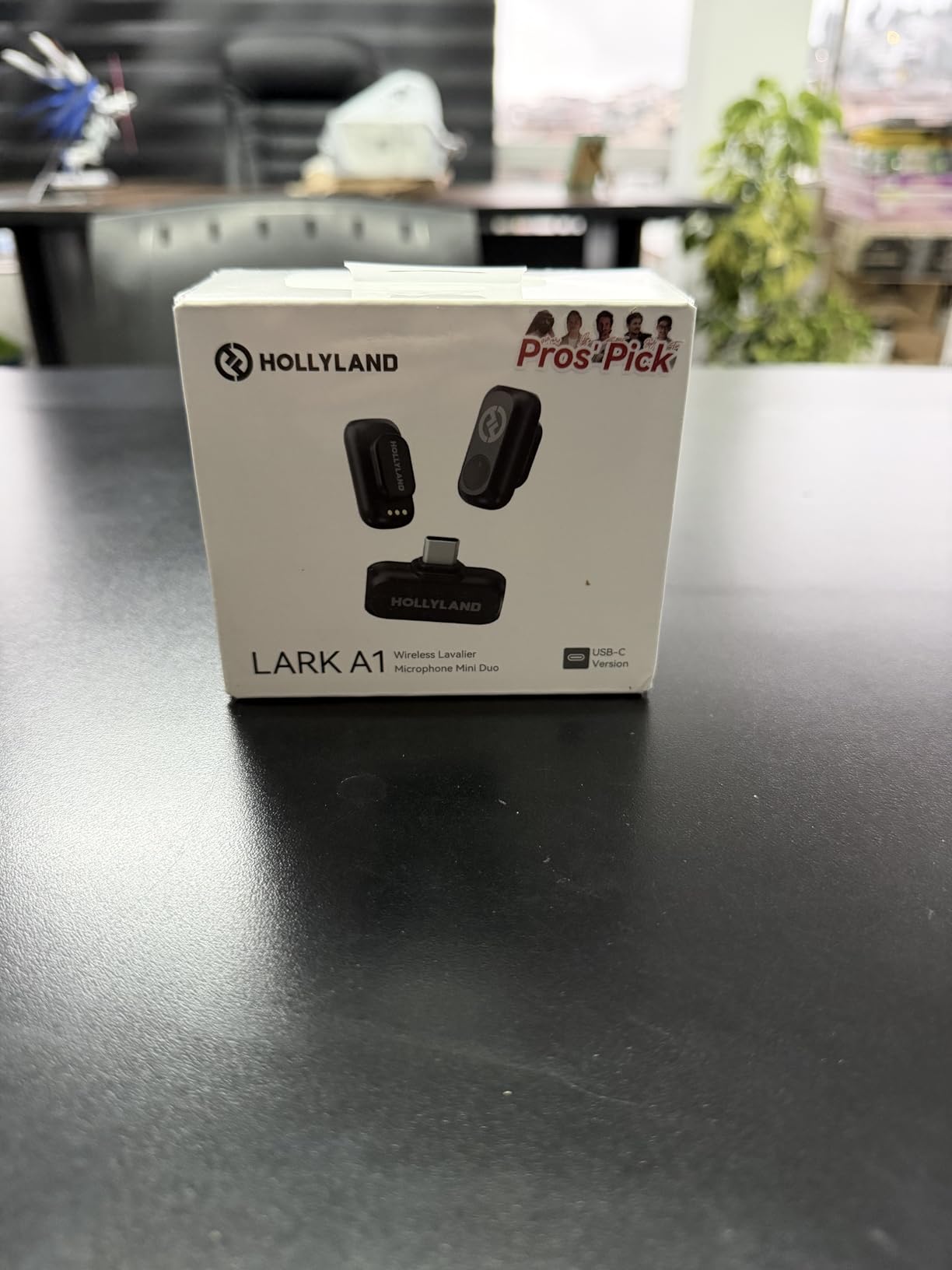 Hollyland Lark A1 Wireless Microphone for iPhone & Android, 48kHz/24-bit Studio Audio, 3-Level Noise Cancellation, 200m Range, Magnetic Mini Mic for Video Recording & Live Streaming (2TX + USB-C RX) customer photo 1
