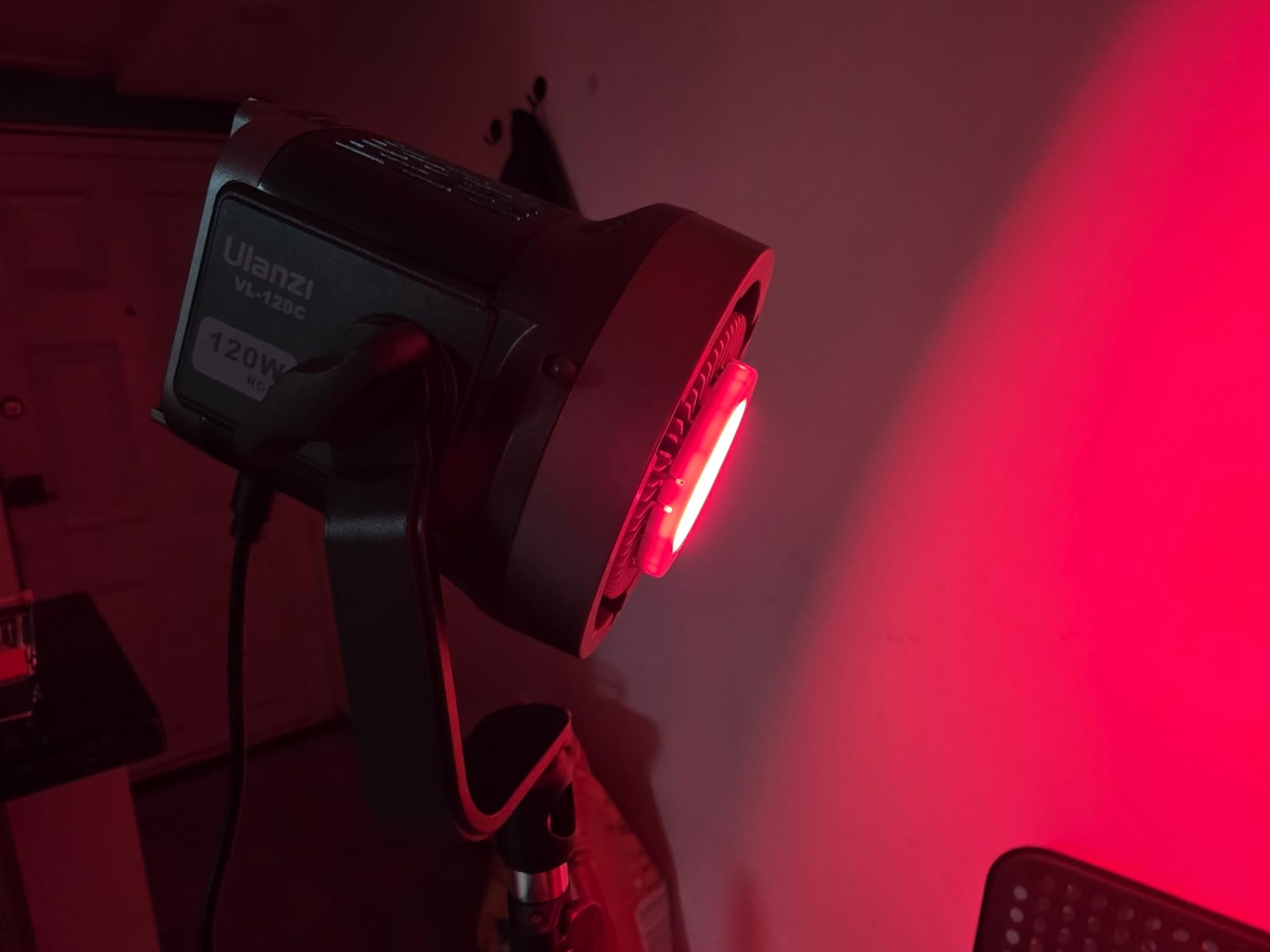 ULANZI RGB Video Light - 120W COB LED Video Light Photography Continuous Output Lighting with Adapter and APP Control, 2700K-6500K 27000lux/m 20 Scenes Bowens Mount for Studio Video Recording, Filming customer photo 1