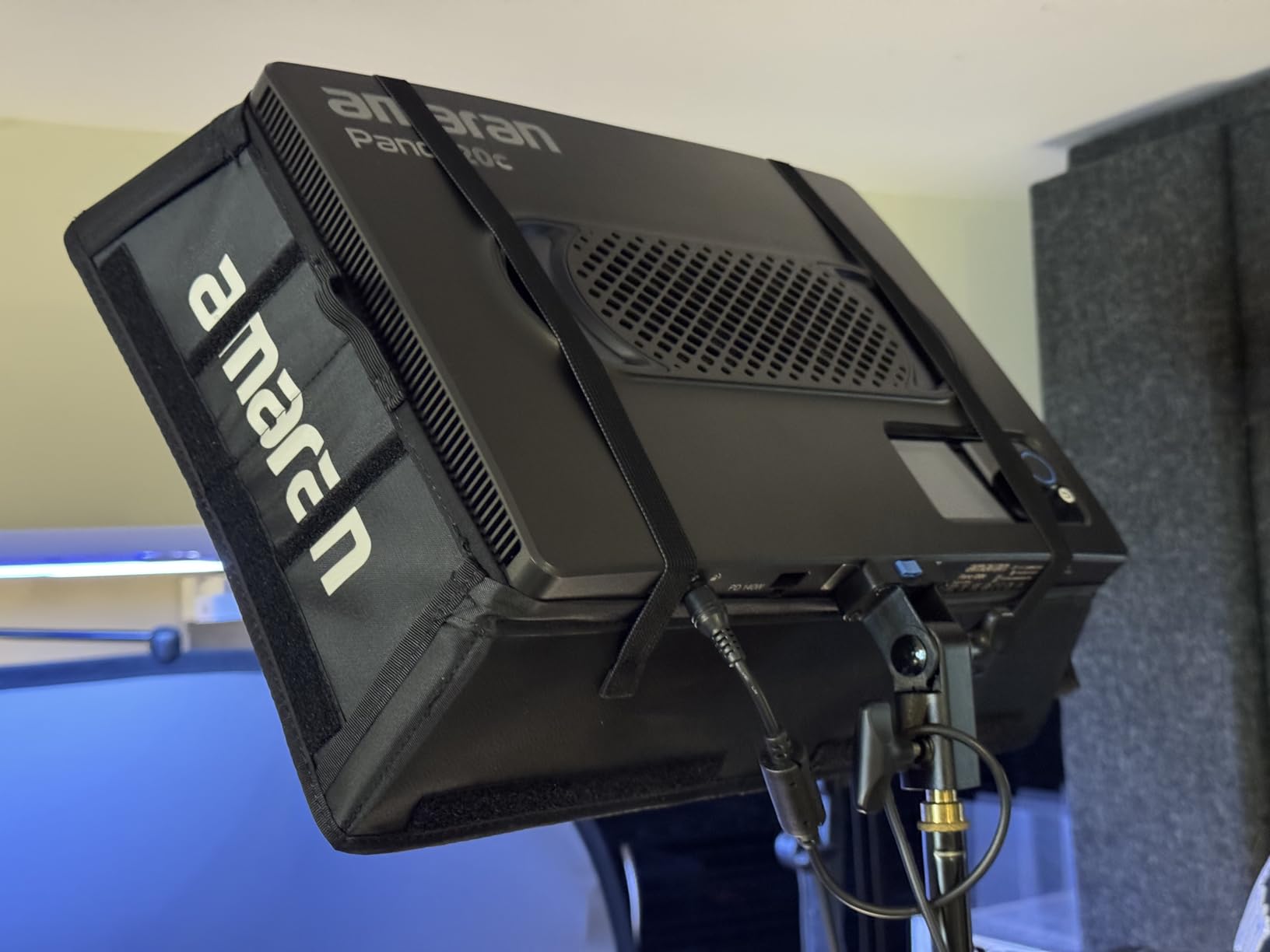 Pano 120c Kit Led Video Panel Light 120W RGBWW Full Color Lights,CCT 2,300K-10,000K,12 Lighting Efects,App Control,Support USB-C PD,with Softboxes and Carrying Case (Charcoal) customer photo 2