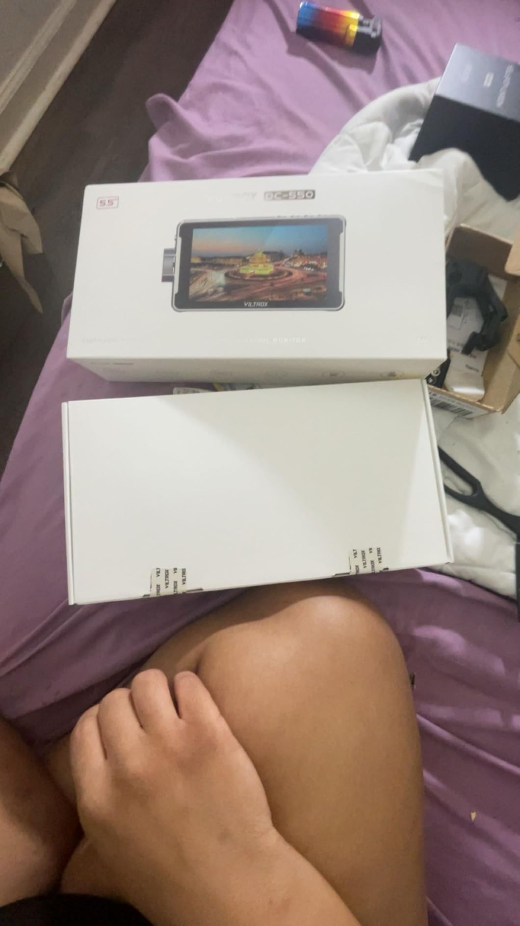 VILTROX DC-X3 6 Inch Camera Field Monitor 2000nits FHD 1920x1080 IPS Touchscreen with 4K HDMI/3G-SDI Loop in/Out, 3D LUTs Video Peaking Focus Assist Waveform, Cold Shoe Mount, Sunshade Hood, Battery customer photo 2