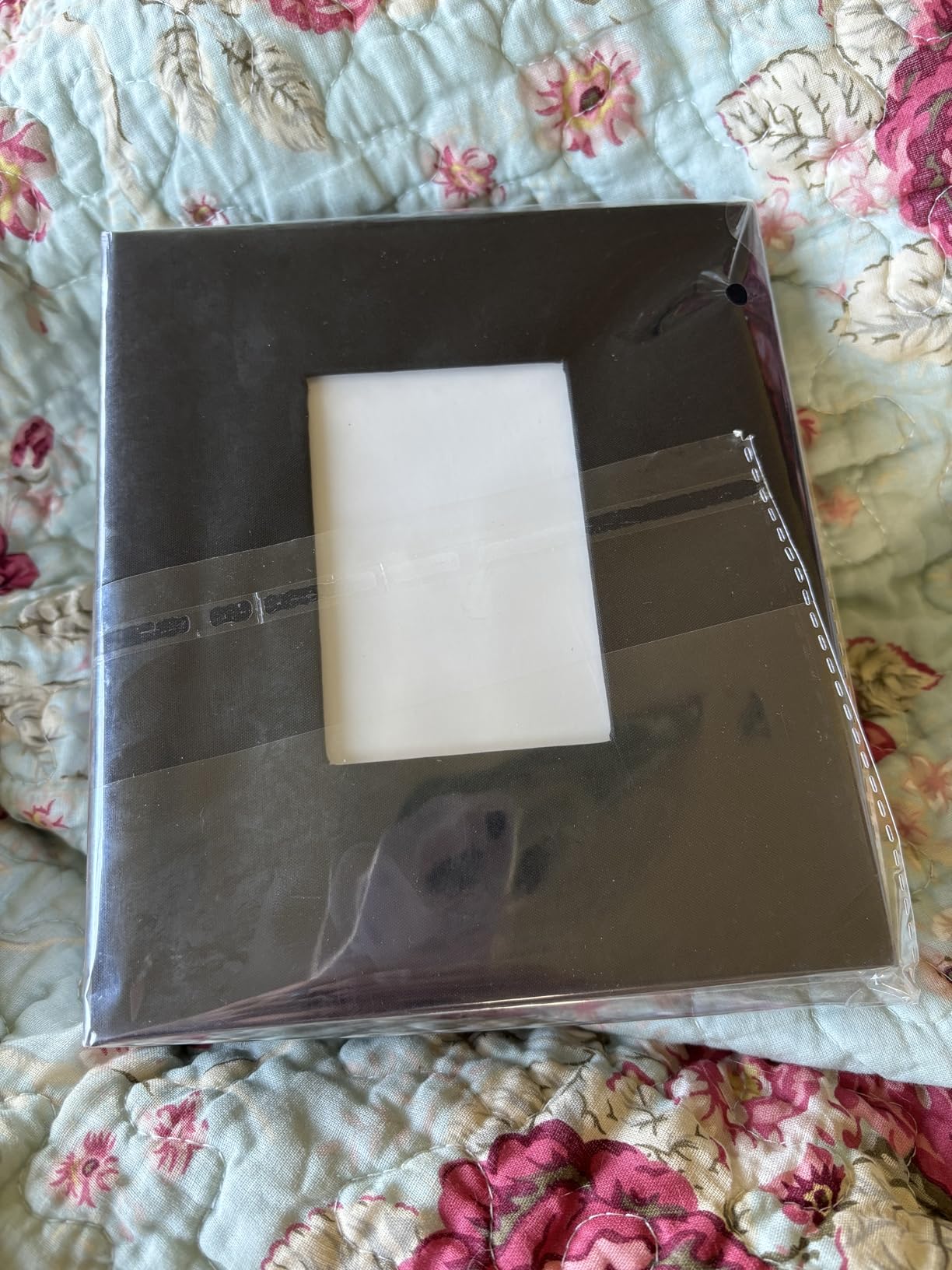 1000 Pocket Photo Album 4x6 Leather Cover, Extra Large Capacity Holds 1000 Horizontal and Vertical Photos, Acid Free Non Stick Pages with Front Window, Perfect for Wedding Family Baby Memories, Black customer photo 1