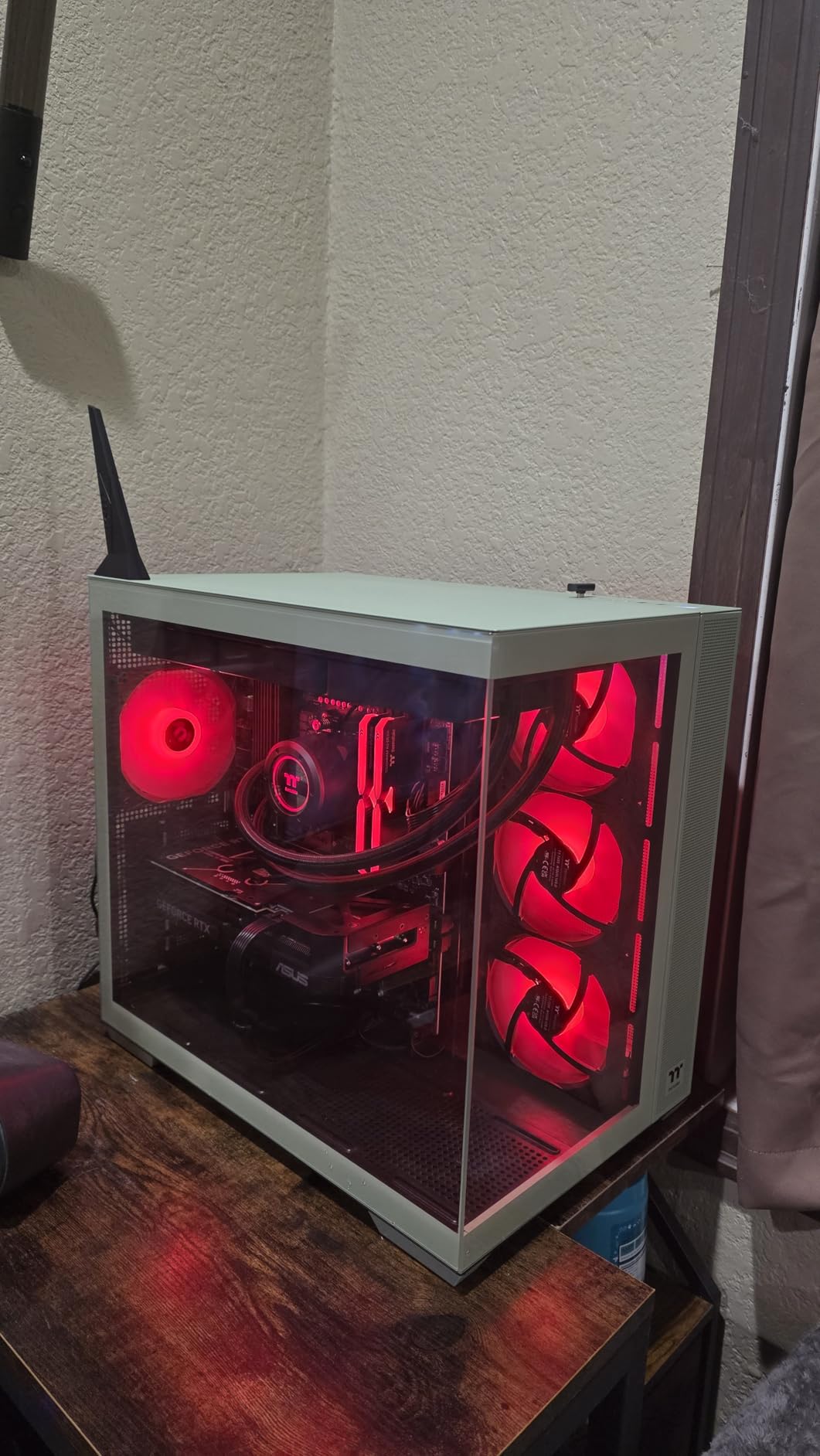 Thermaltake LCGS View 9870M-380 Gaming Desktop (AMD Ryzen 7 9800X3D, ToughRam 32GB DDR5 6000MT/s RGB Memory, NVIDIA GeForce RTX 5070, 2TB NVMe M.2, WiFi, Windows 11) customer photo 2