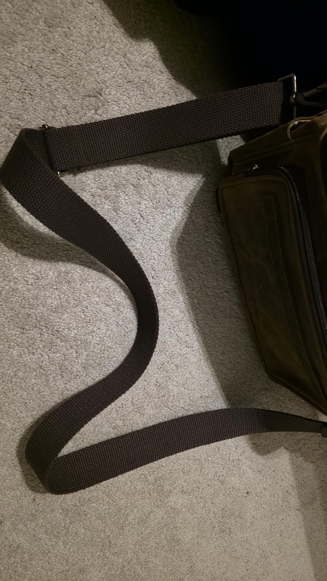 rofozzi Leather Camera Messenger Bag, Crossbody Camera Bag for Photographers with Tripod Carry Lugguage Sleeve customer photo 2
