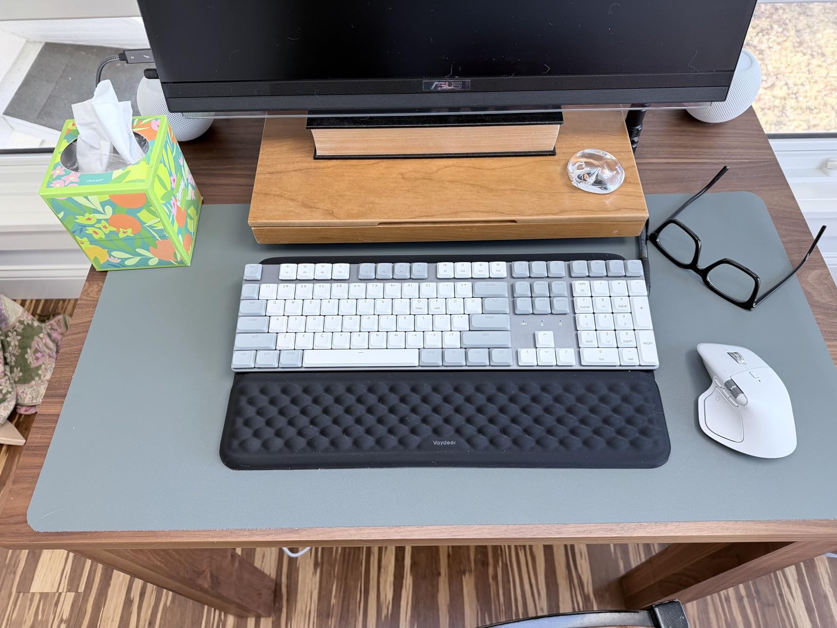 Logitech MX Master 4, Ergonomic Wireless Mouse with Advanced Performance Haptic Feedback, Ultra-Fast Scrolling, USB-C Charging, Bluetooth, Windows, MacOS - Graphite customer photo 1