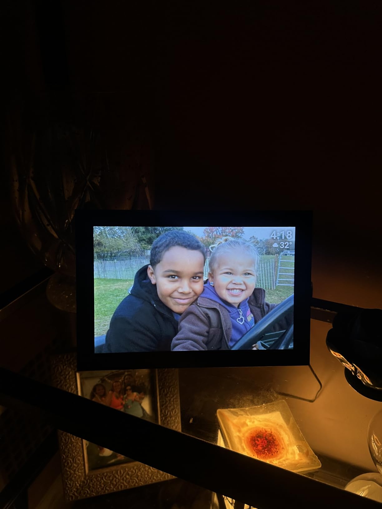 21.5inch FRAMEO Digital Photo Frame with 1920x1080 FHD IPS LCD Touch Screen, Dual-WiFi Share Moments via Frameo, 32GB Storage, USB Drive/SD Card Extend Storage, Auto-Rotate, Wall Mountable with VESA customer photo 2