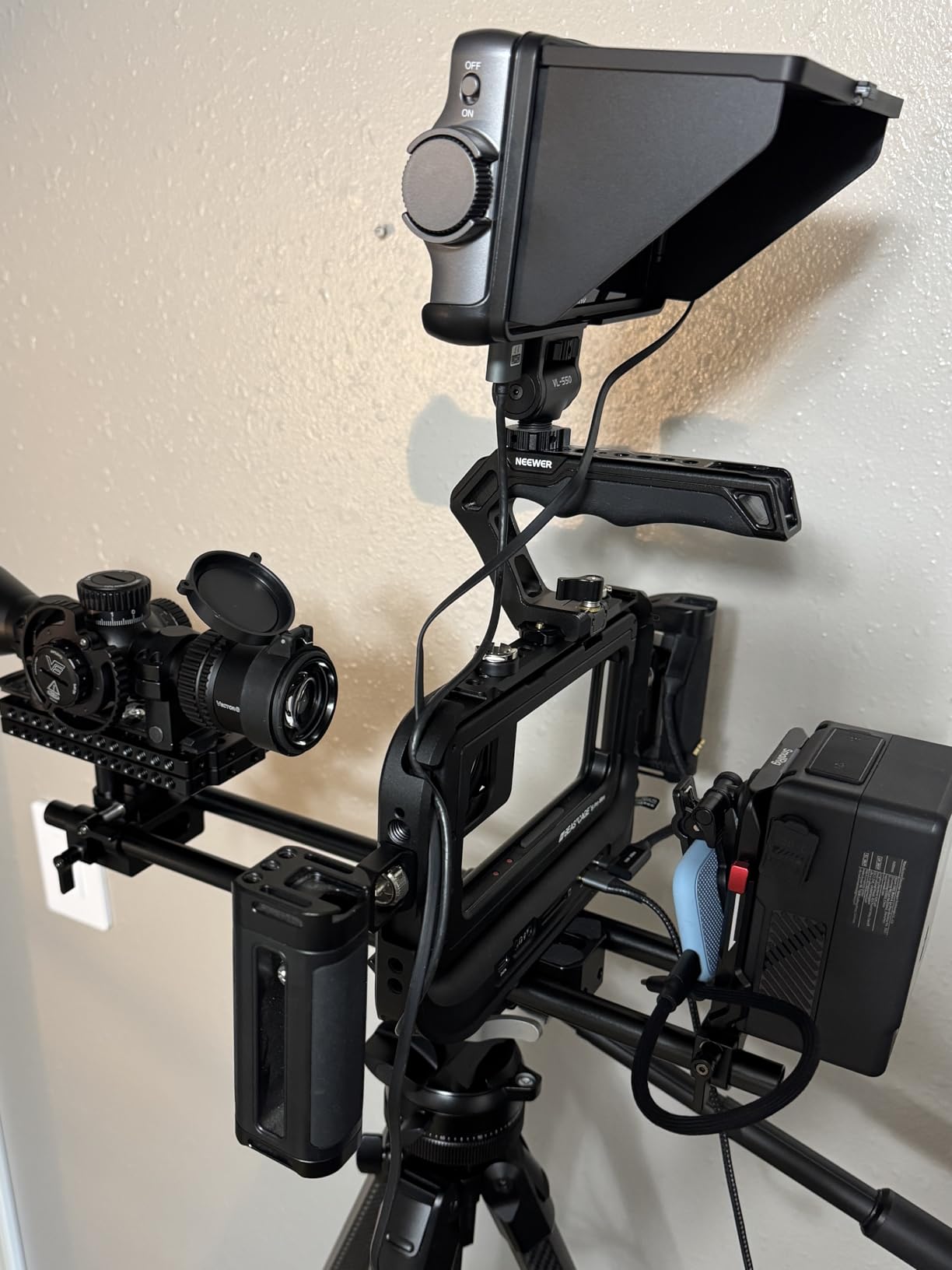 Moment SuperCage - Professional Mobile Filmmaking Rig with Cold Shoe Mounts, ¼