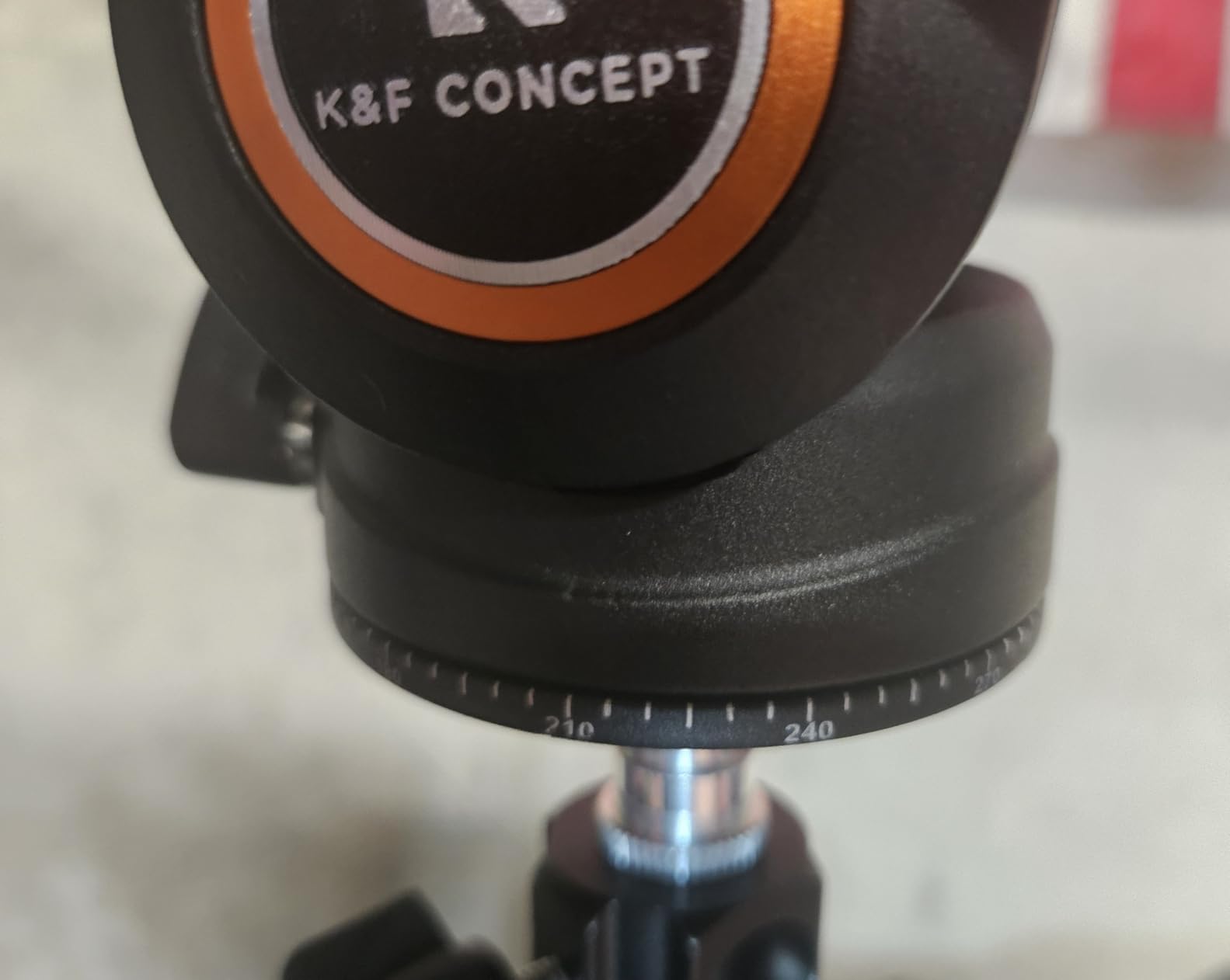 K&F CONCEPT Professional Fluid Head, Lightweight Fluid Video Head Silky-Smooth Stable Tripod Head Mount Max Load 17.6lbs/8kg, Net Weight 1.32KG Tripod Head for 360 Pan and -75 to 90 Tilt. BV50 customer photo 2