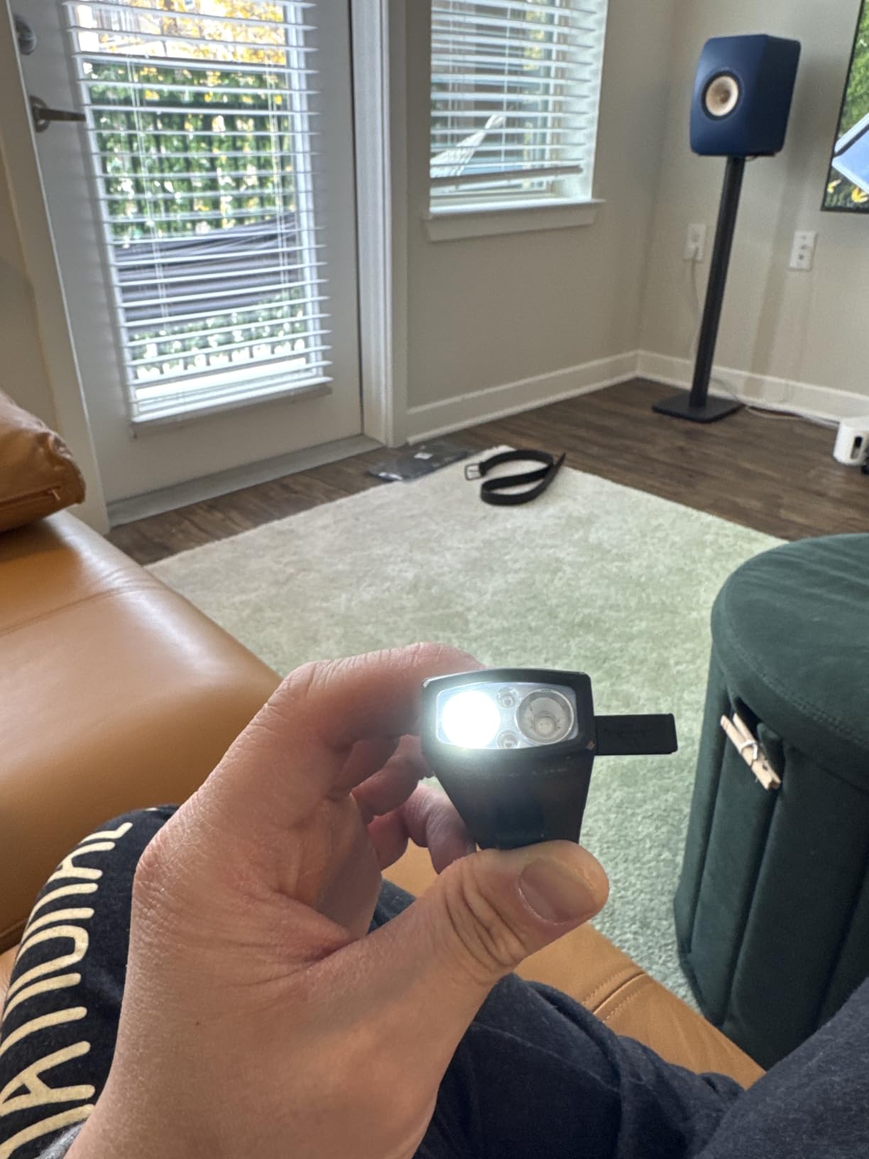 OLIGHT ArkPro Lite Flat Pocket Flashlight, Rechargeable Portable 1200 Lumens with White LED, Red Light, and UV Light, Triple Sources for Pet Urine Detection, Camping, Emergency, Working customer photo 2