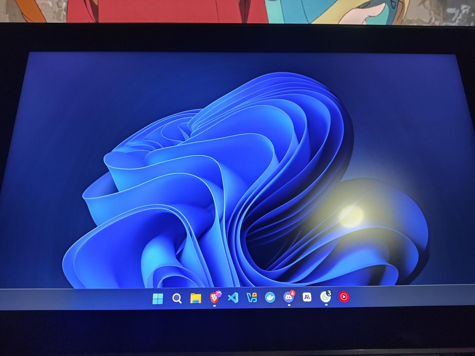 Huion Kamvas Pro 16 V2 Drawing Tablet with Screen 16K Levels PenTech 4.0 Battery-Free Pen, 15.6