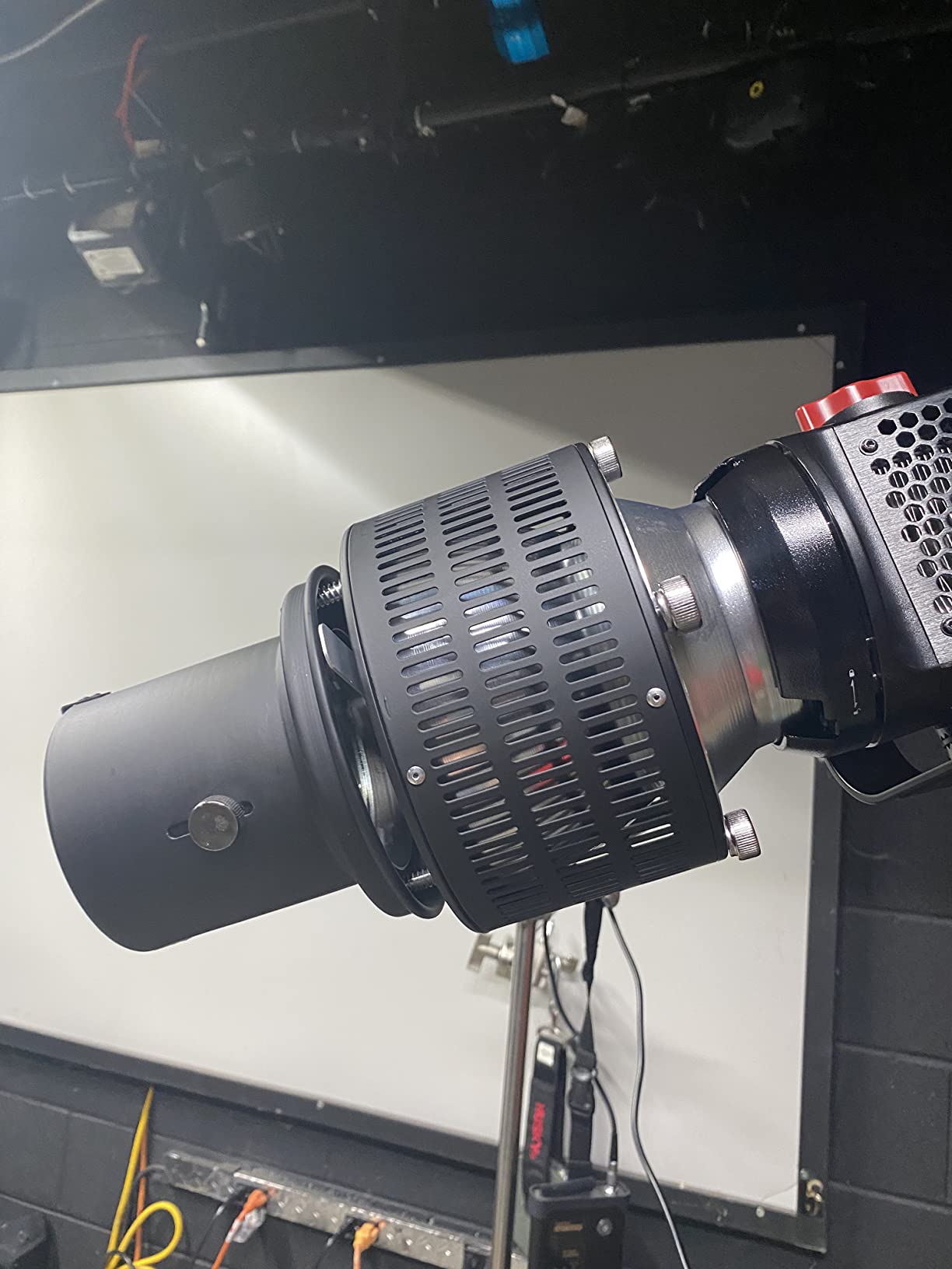 Soonpho Bowens Mount Optical Snoot Spotlight Projector Attachment, Studio Photography Lighting Accessory with 34 Gobos & 5 Color Filters, Conical Spotlight Effect for Godox Neewer LED Video Light customer photo 1