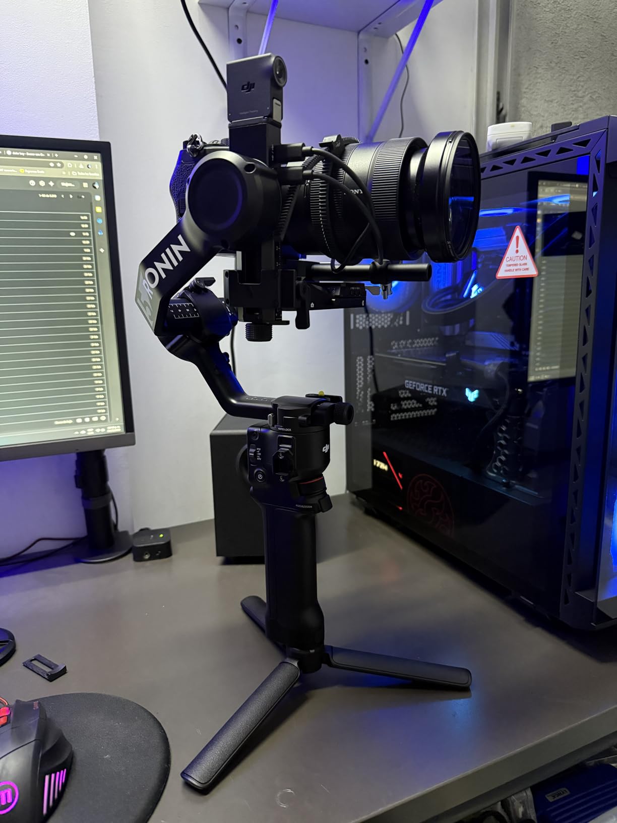 DJI RS 5, Gimbal Stabilizer for Camera Canon/Sony/Panasonic/Nikon/Fujifilm, Fine-Tuning Knobs, 2nd-Gen Automated Axis Locks, Quick-Open Tripod, New Z-Axis Indicator customer photo 1