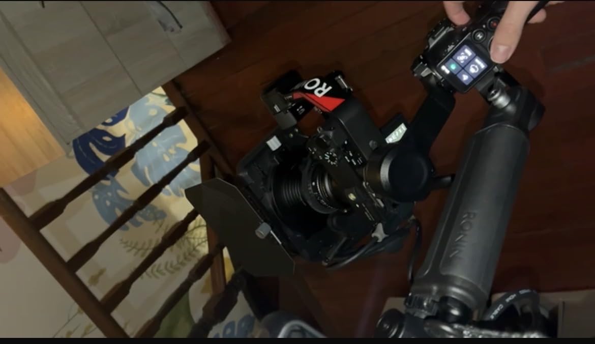 DJI RS 5, Gimbal Stabilizer for Camera Canon/Sony/Panasonic/Nikon/Fujifilm, Fine-Tuning Knobs, 2nd-Gen Automated Axis Locks, Quick-Open Tripod, New Z-Axis Indicator customer photo 2