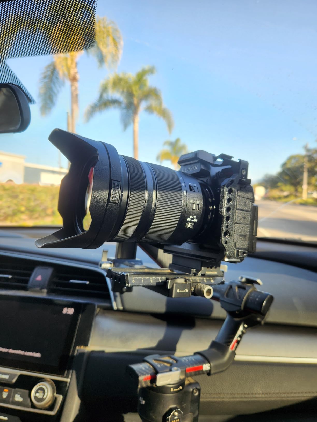 SmallRig Camera Cage for Panasonic S1R II/S1 II/S1 IIE/G9 II / S5 II / S5 IIX, Built in Quick Release Plate for Arca-Swiss, Cold Shoe Mount, Strap Slots, 1/4''-20 & 3/8''-16 Threaded Holes - 5502 customer photo 1
